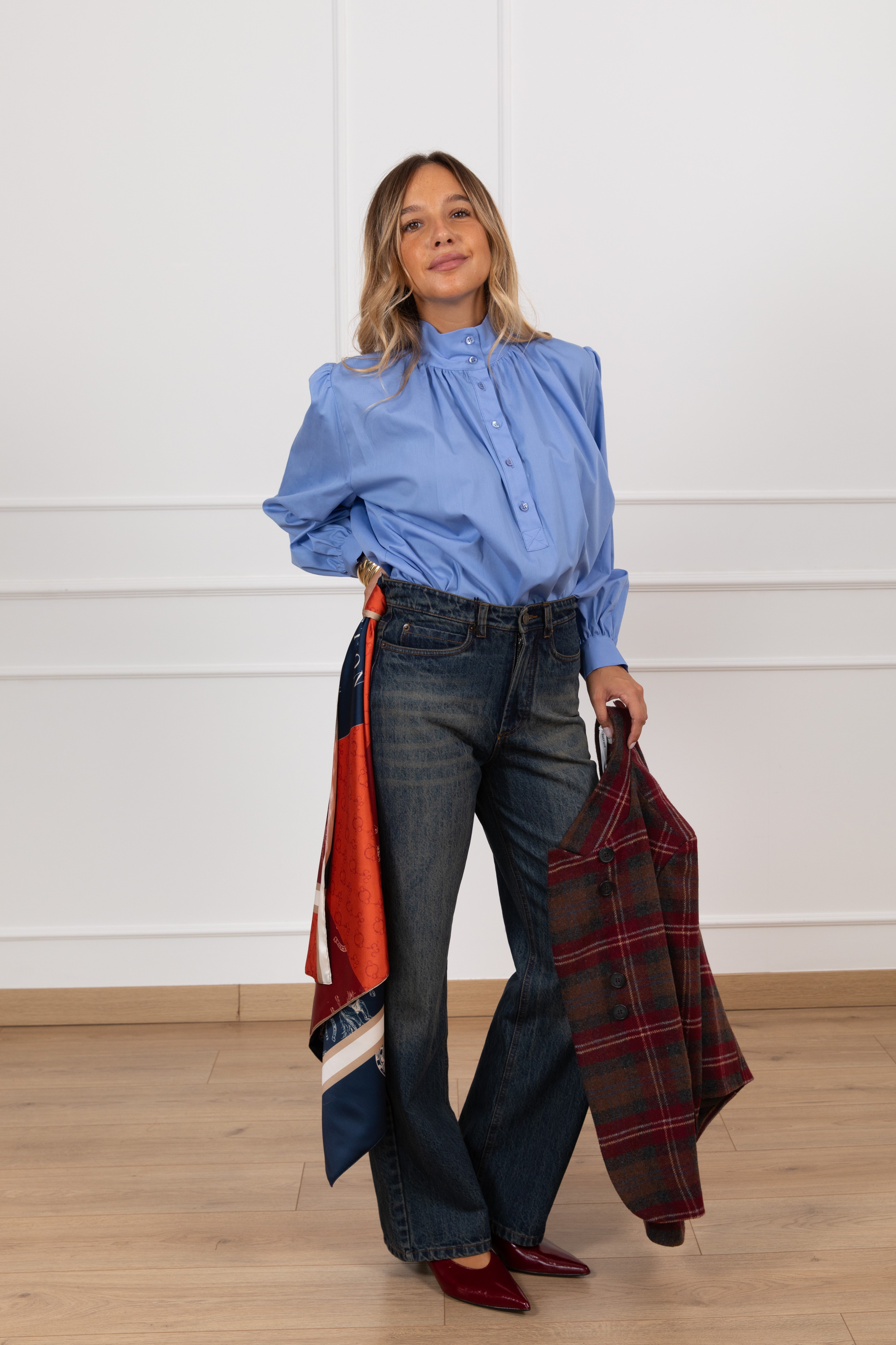 Jeans sabbiato con foulard fantasia ferro di cavallo Tensione IN