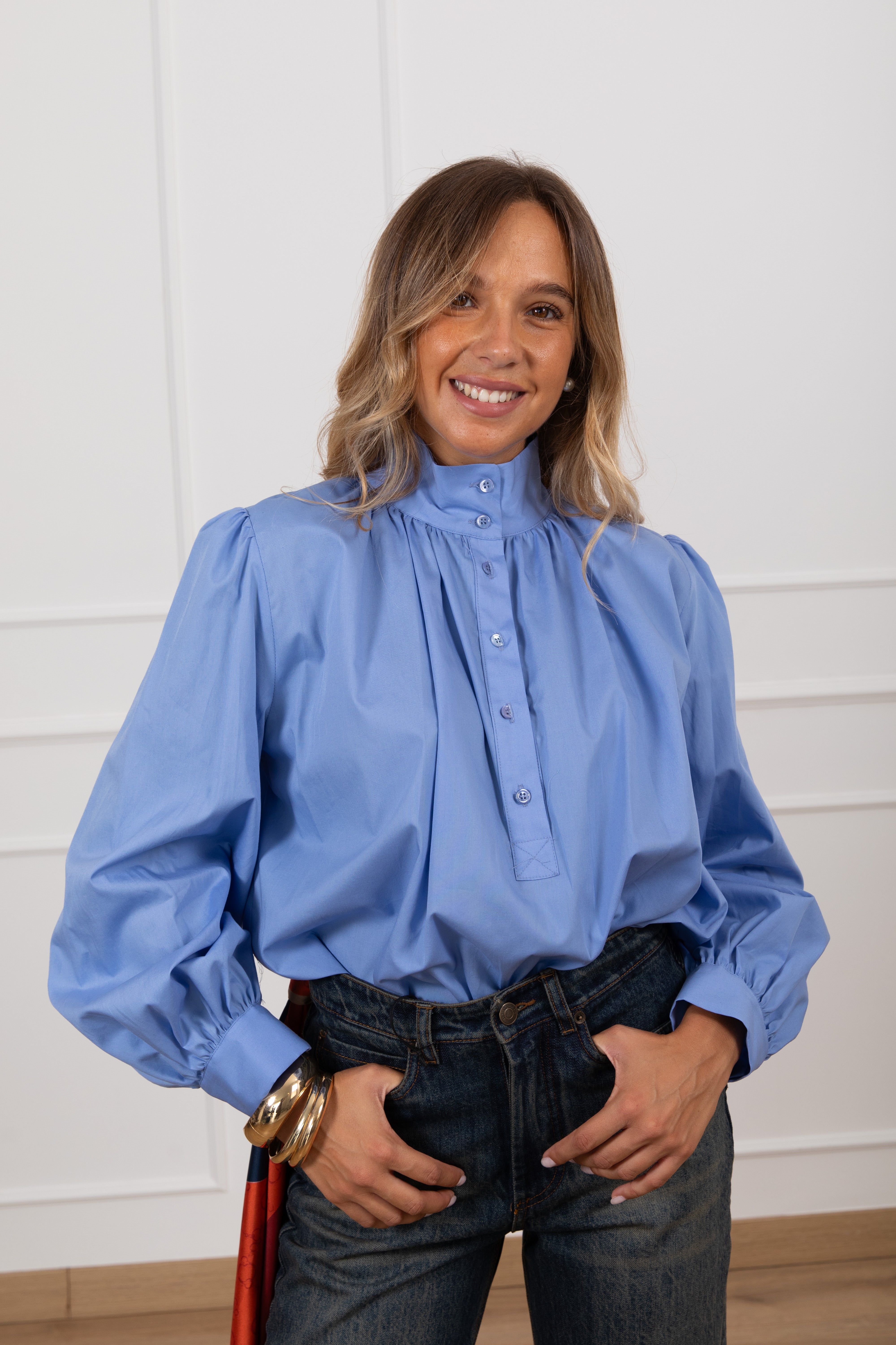 Camicia con colletto alto variante azzurro ViCOLO