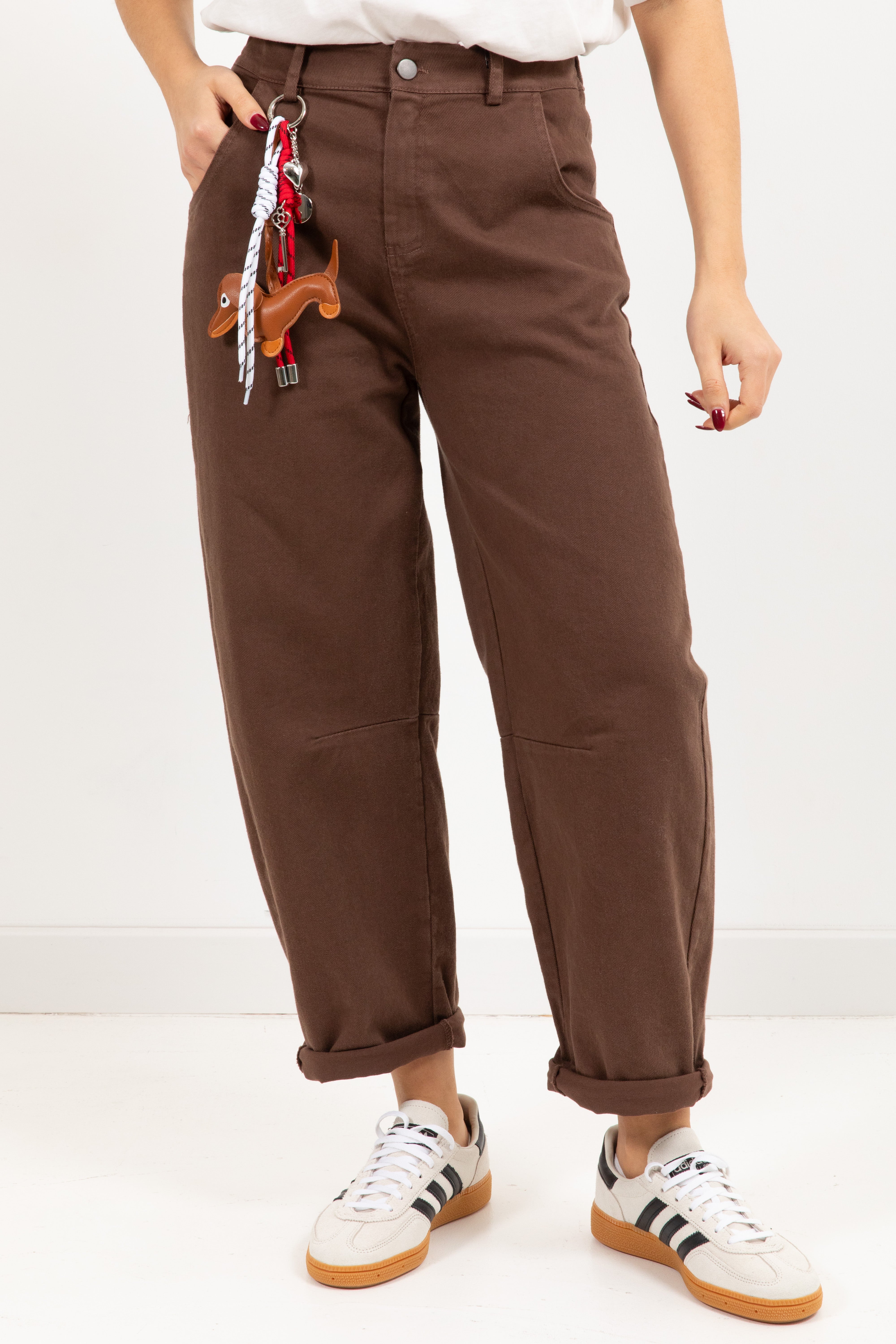 Pantalone carrot-fit con charms Tensione IN
