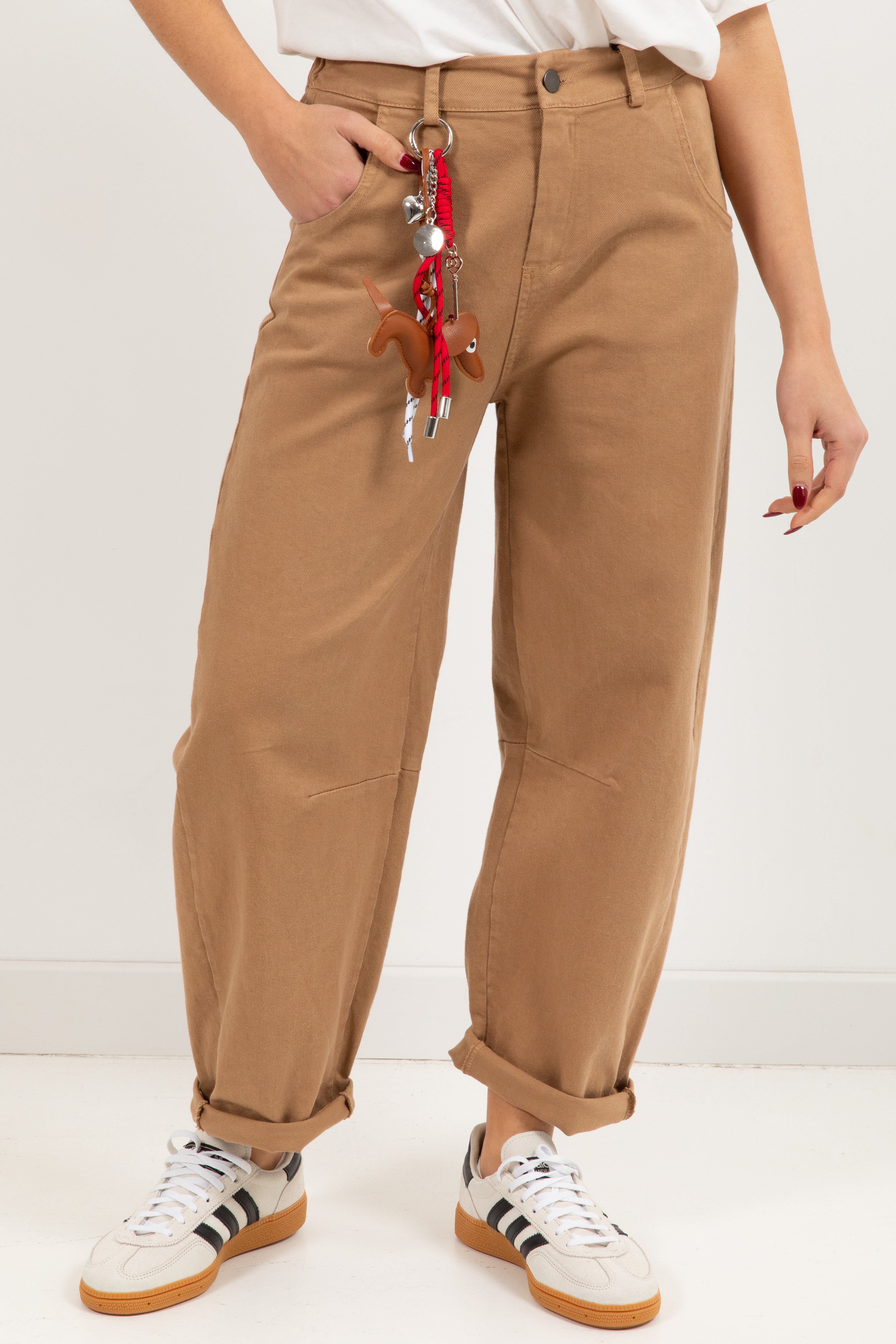 Pantalone carrot-fit con charms Tensione IN