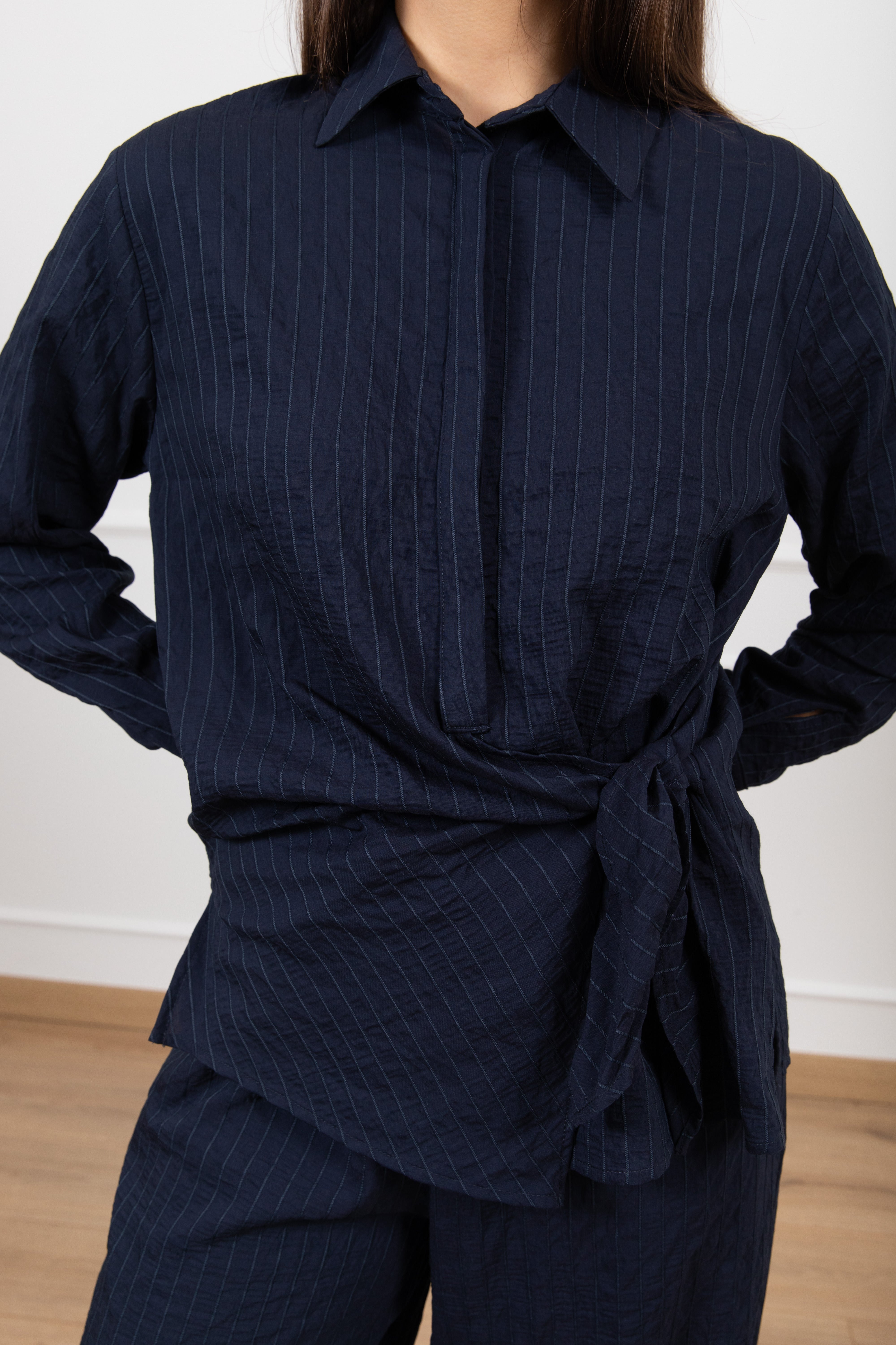 Camicia trama gessata a rilievo con nodo Susy Mix