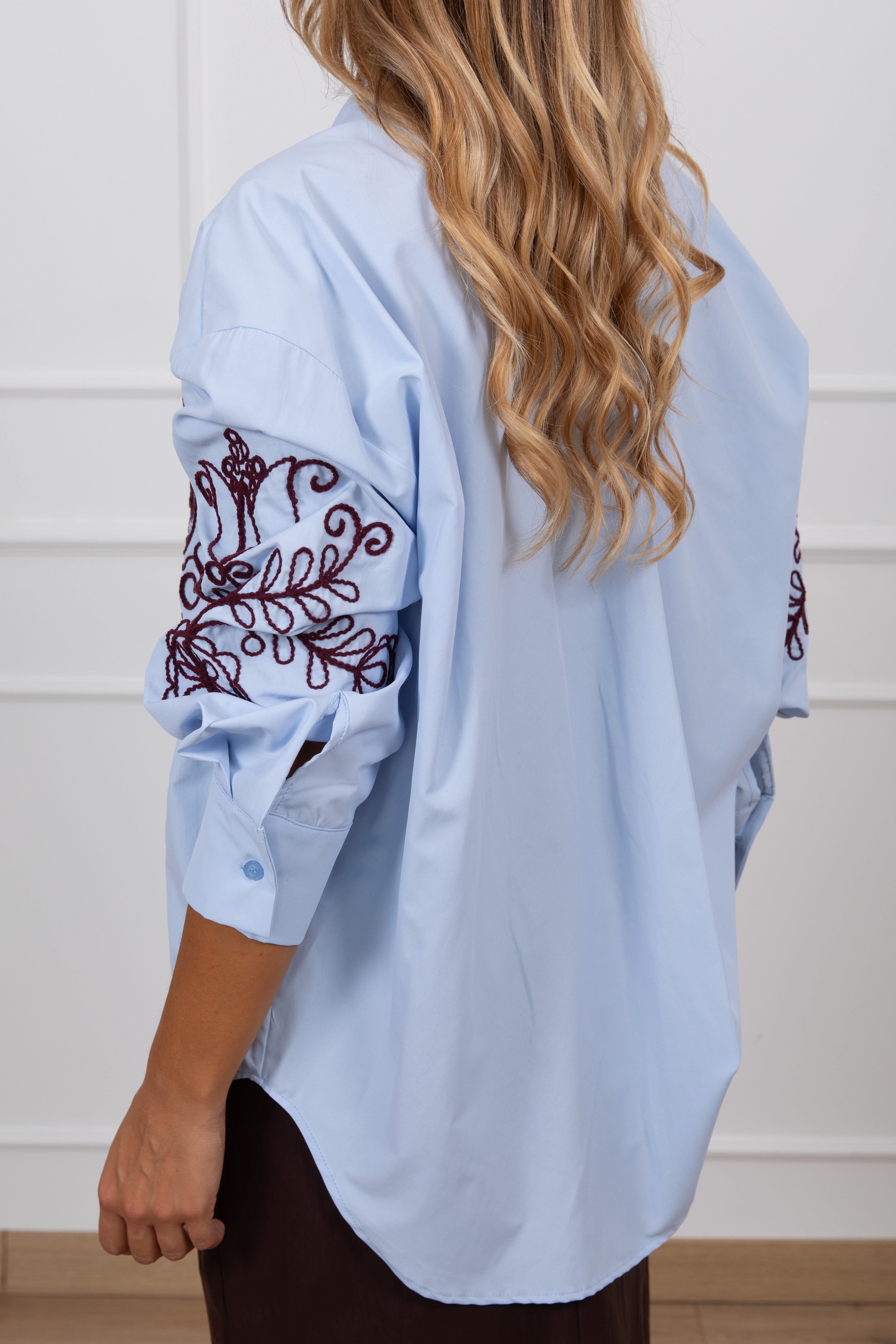 Camicia over-size con ricami Tensione IN