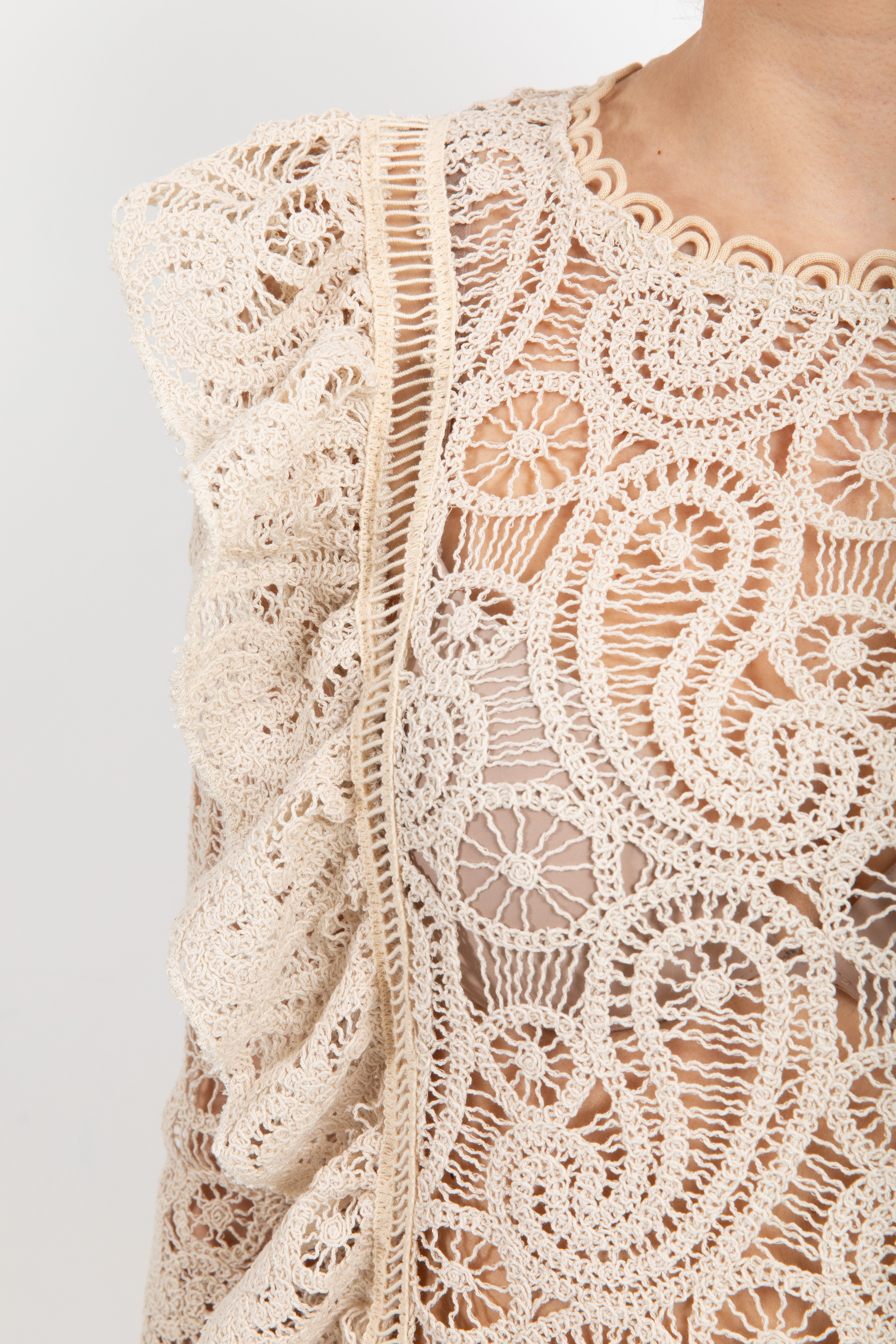 Blusa in pizzo macramè con rouches Tensione IN