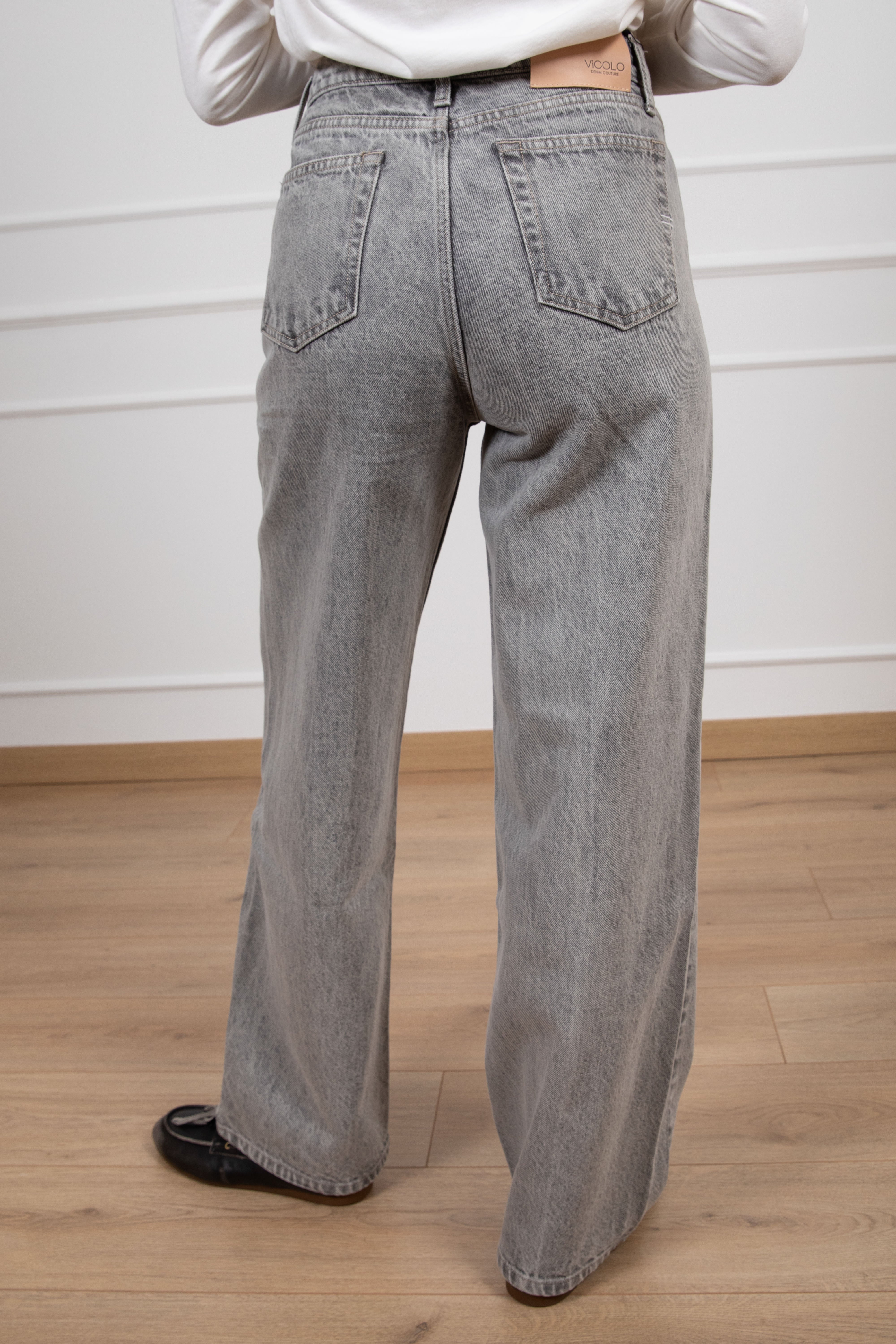 Jeans Xenobia con bottoni gioiello ViCOLO