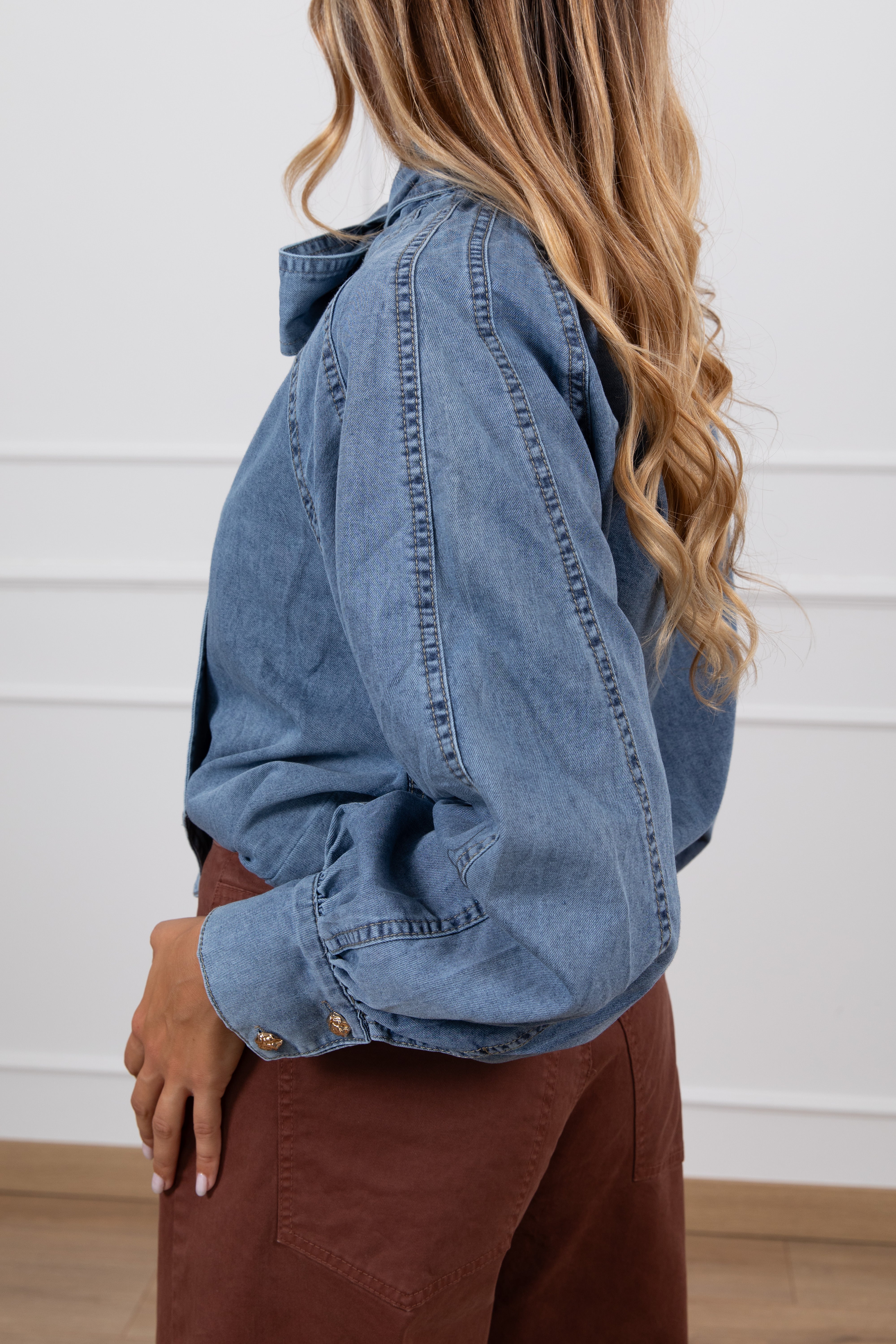 PRE ORDER 7/09 Camicia jeans lavaggio chiaro con fiocco e bottoni oro Susy Mix