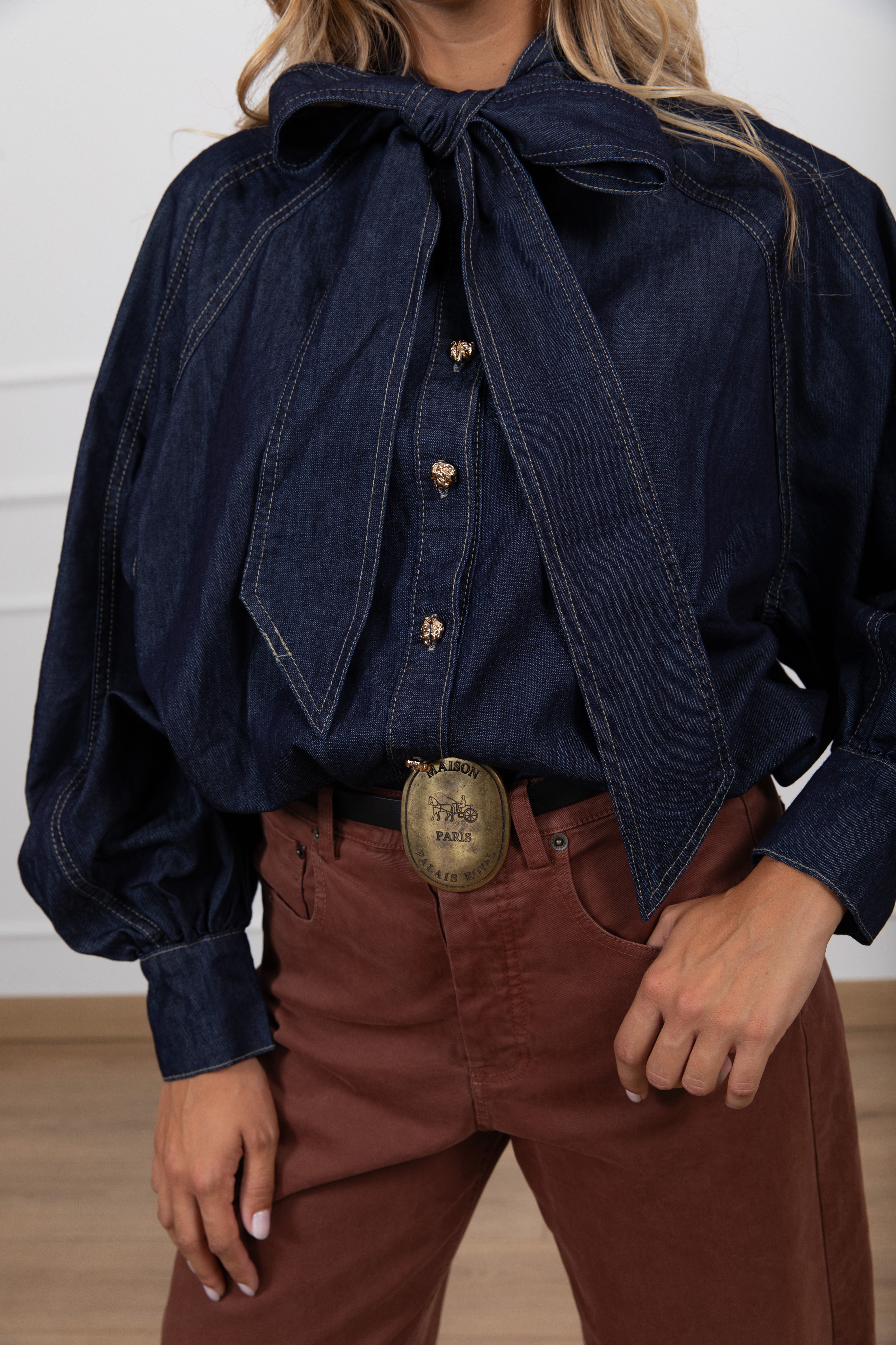 Camicia jeans lavaggio scuro con fiocco e bottoni oro Susy Mix