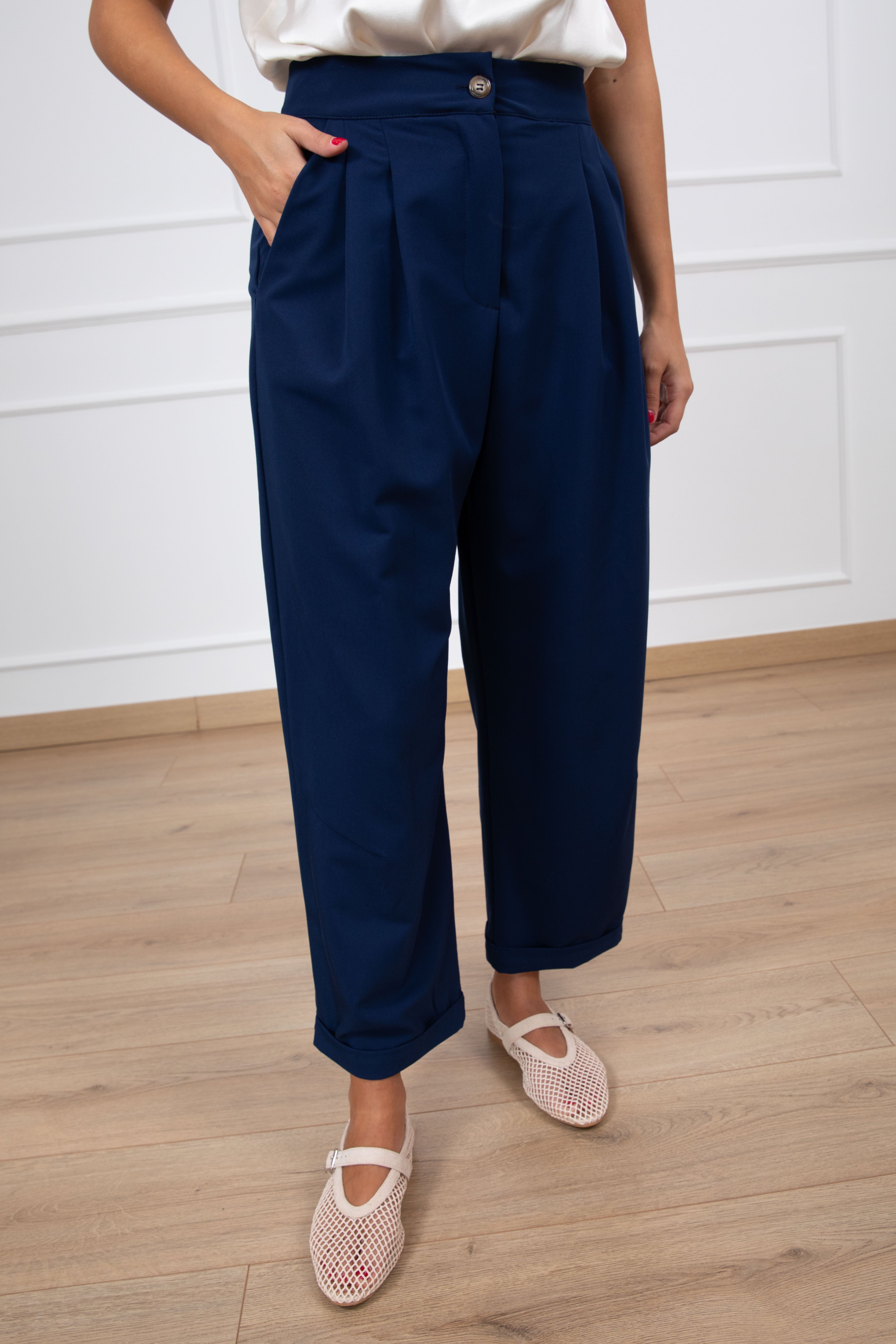 Pantalone carrot-fit con pinces ViCOLO