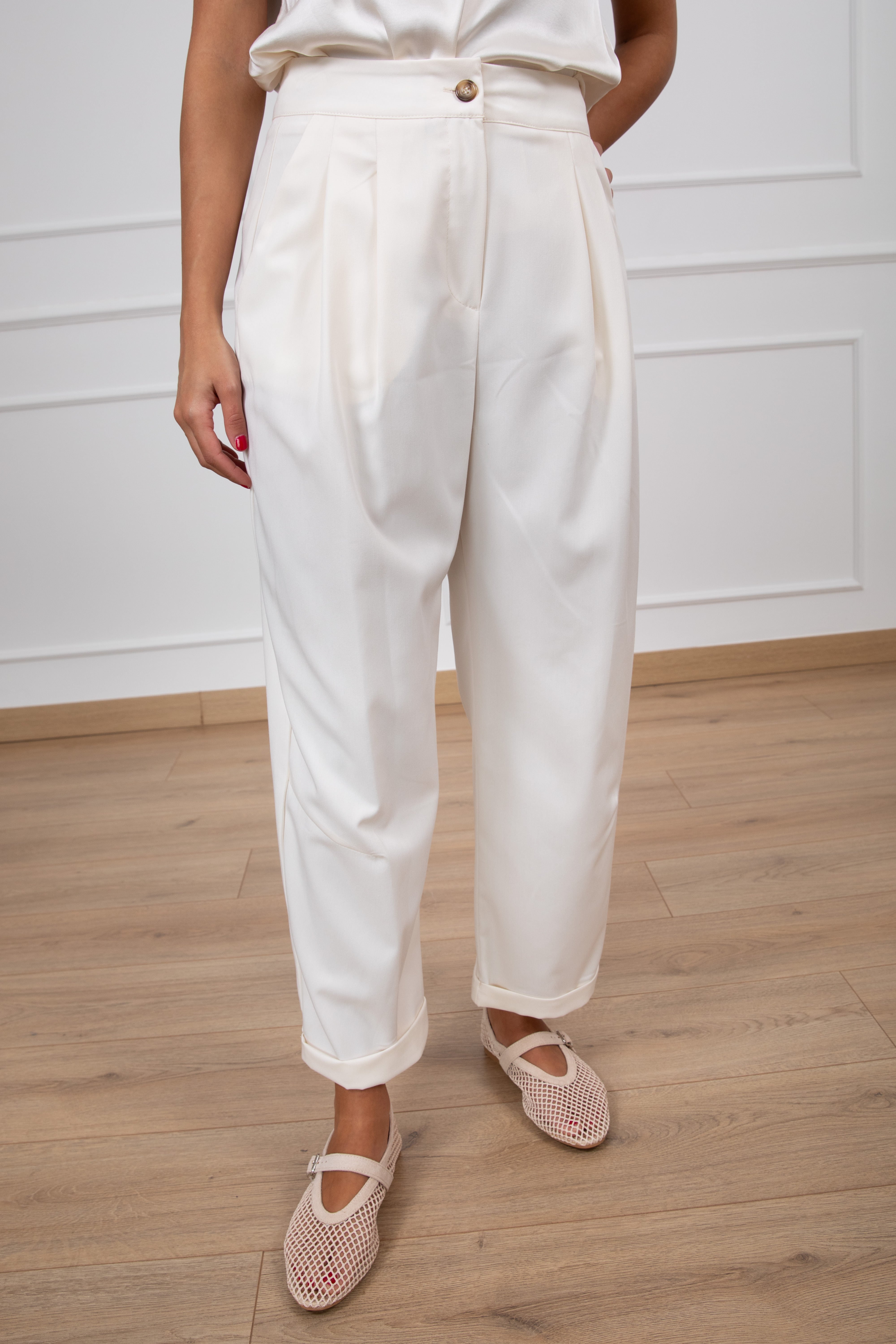 Pantalone carrot-fit con pinces ViCOLO