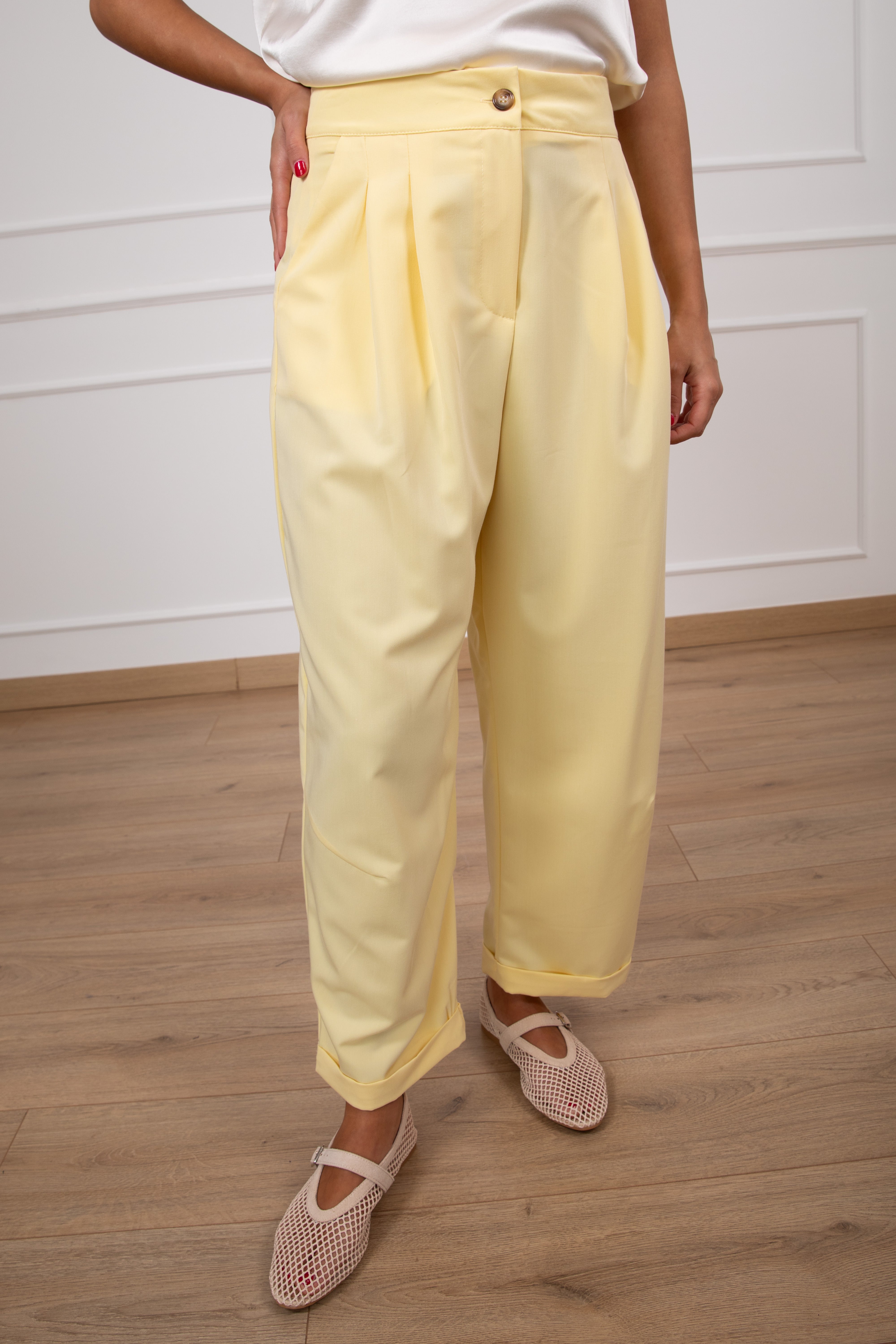 Pantalone carrot-fit con pinces ViCOLO