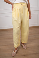 Pantalone carrot-fit con pinces ViCOLO