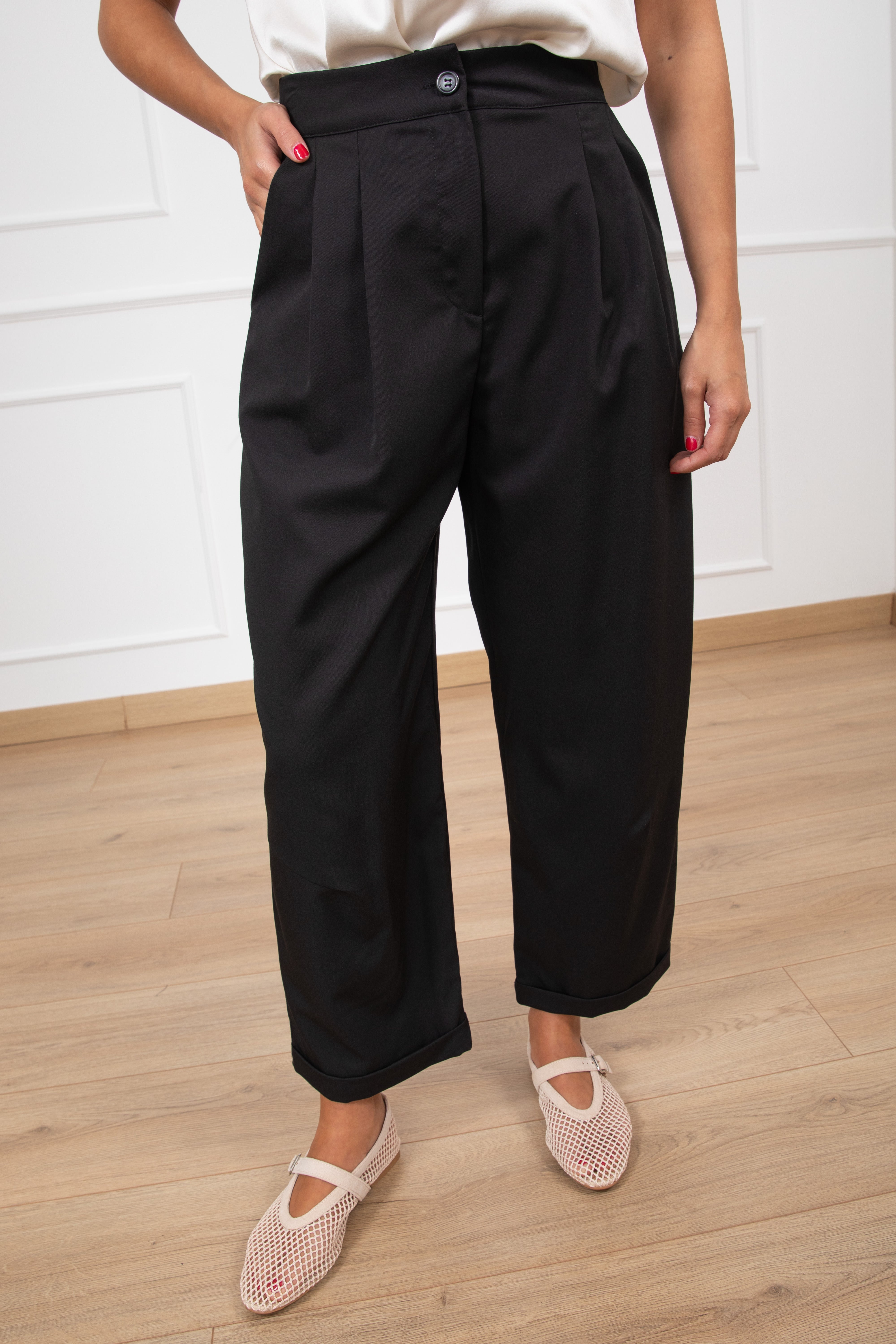 Pantalone carrot-fit con pinces ViCOLO