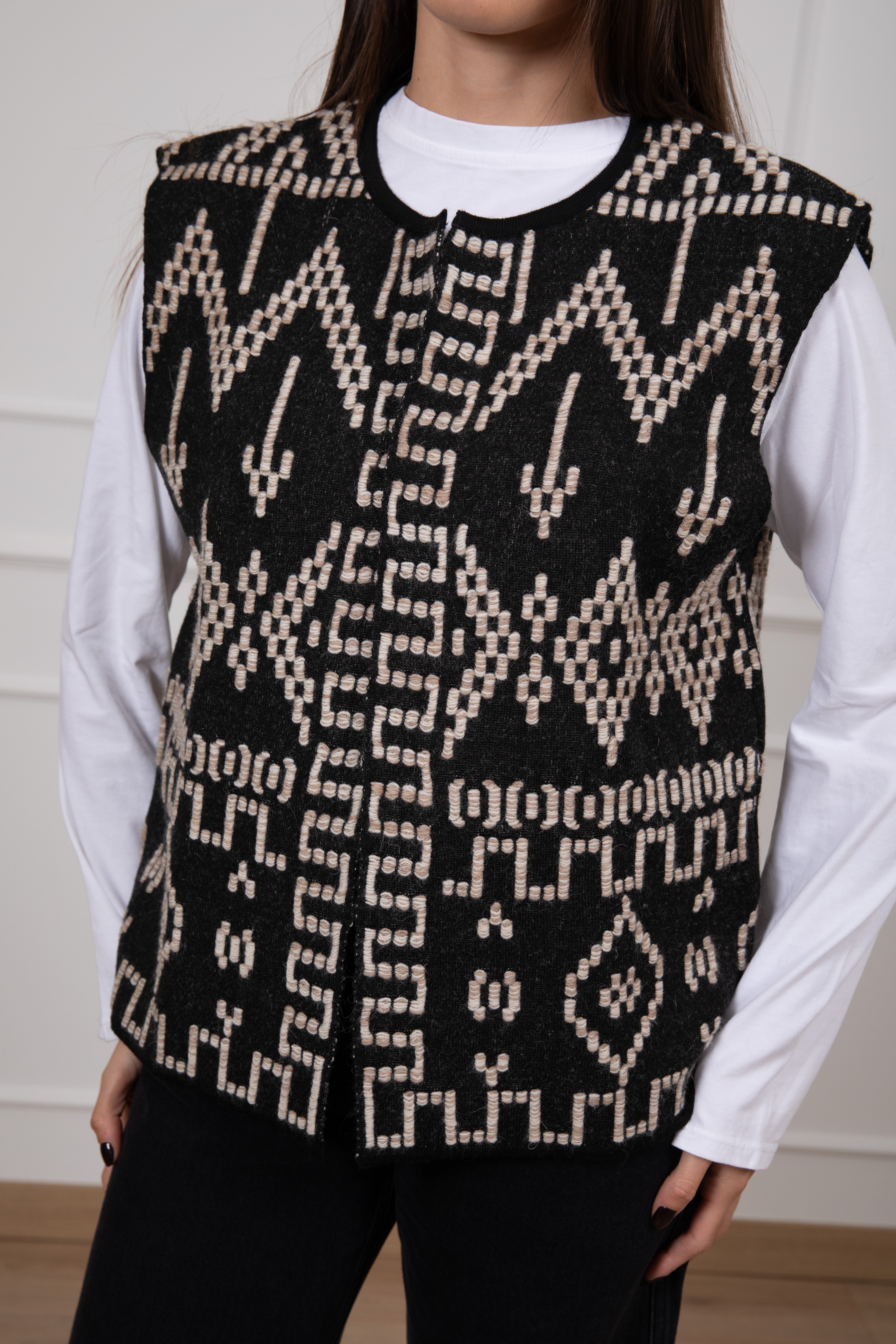 Gilet in maglia con ricamo ikat Tensione IN