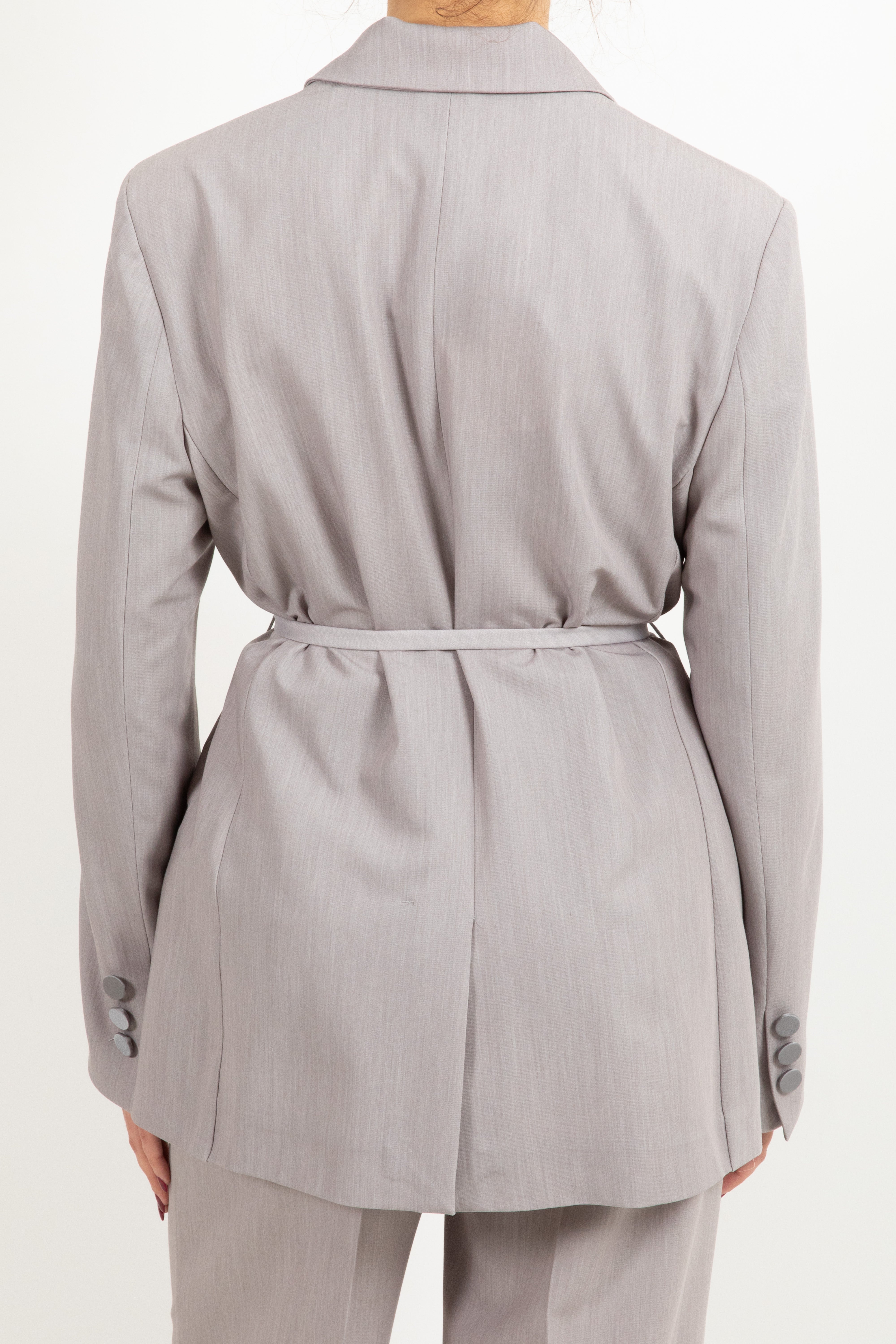 Tailleur giacca con fusciacca e pantalone gamba dritta con dettagli in raso ViCOLO