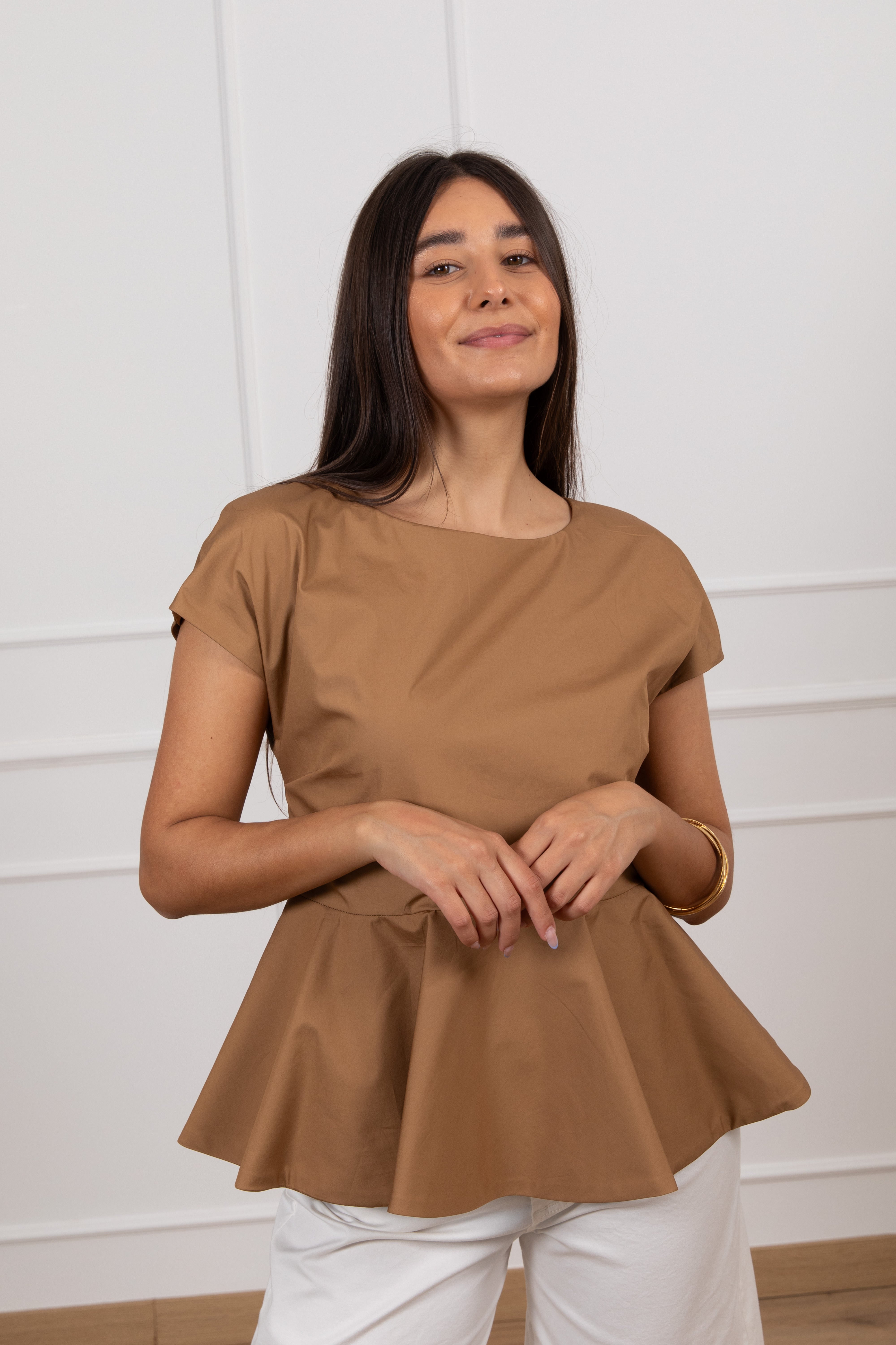 Blusa smanicata con godet Motel