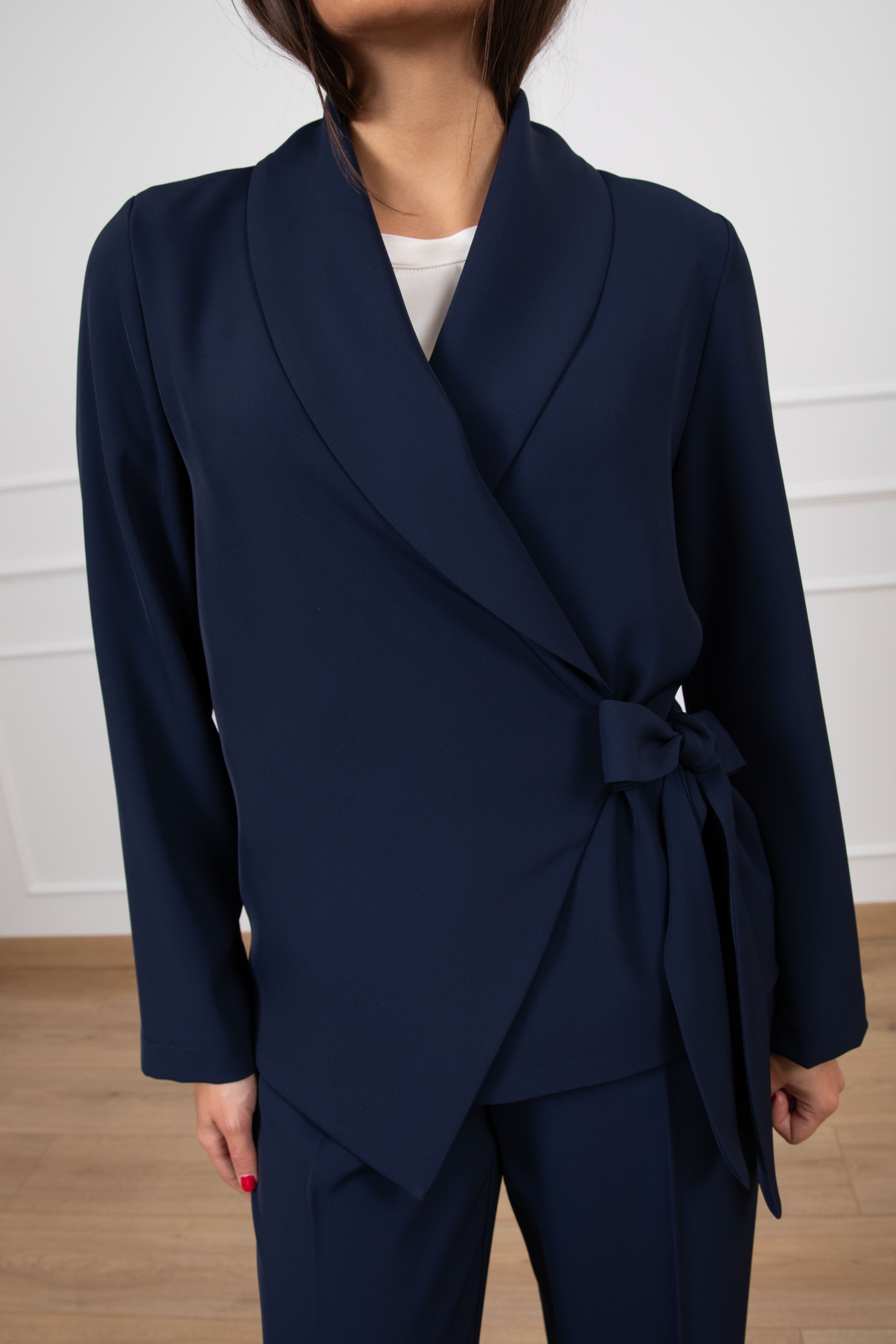 Tailleur tessuto fluido giacca con fiocco e pantalone con elastico Susy Mix