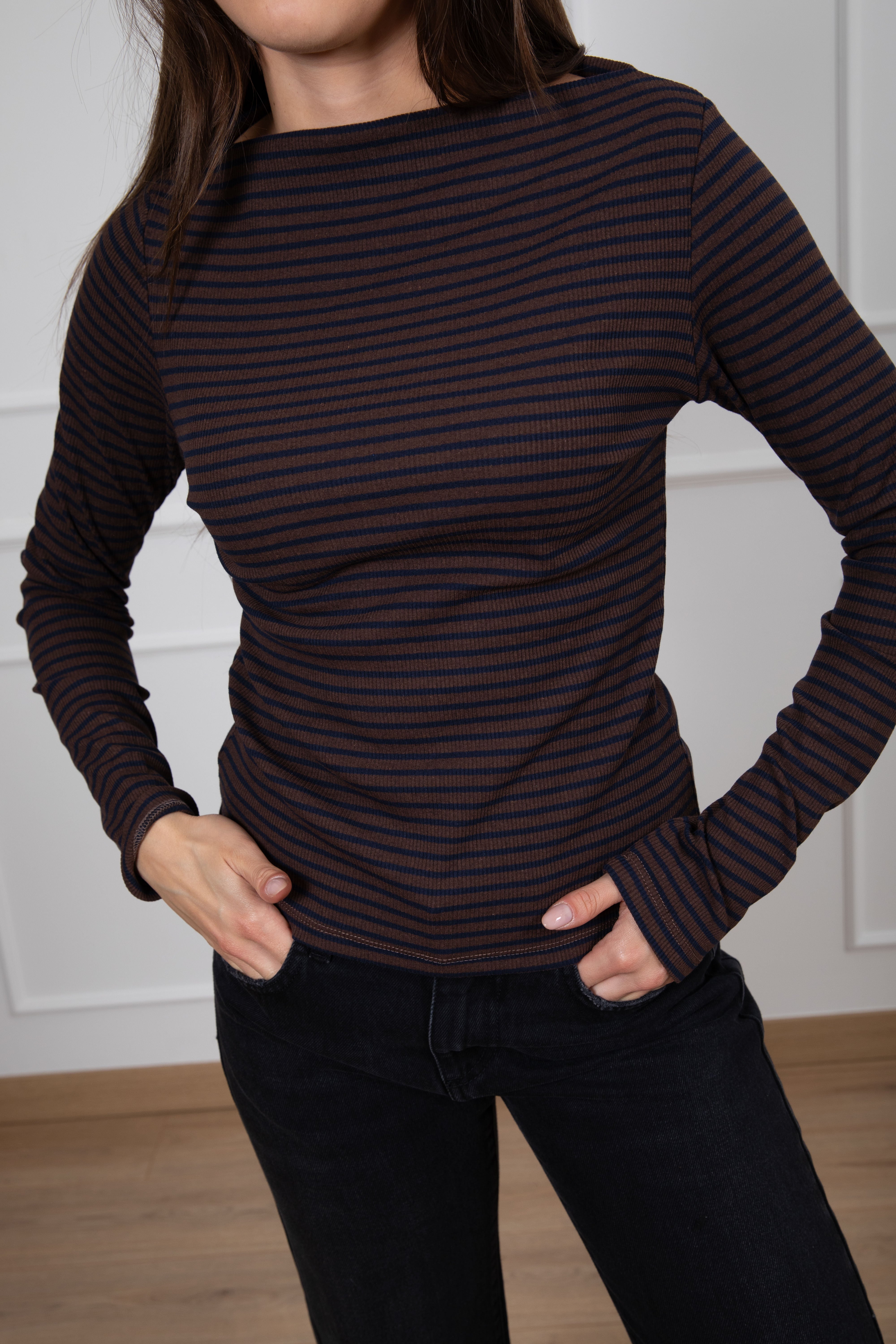 T-shirt a costine scollo a barchetta Susy Mix