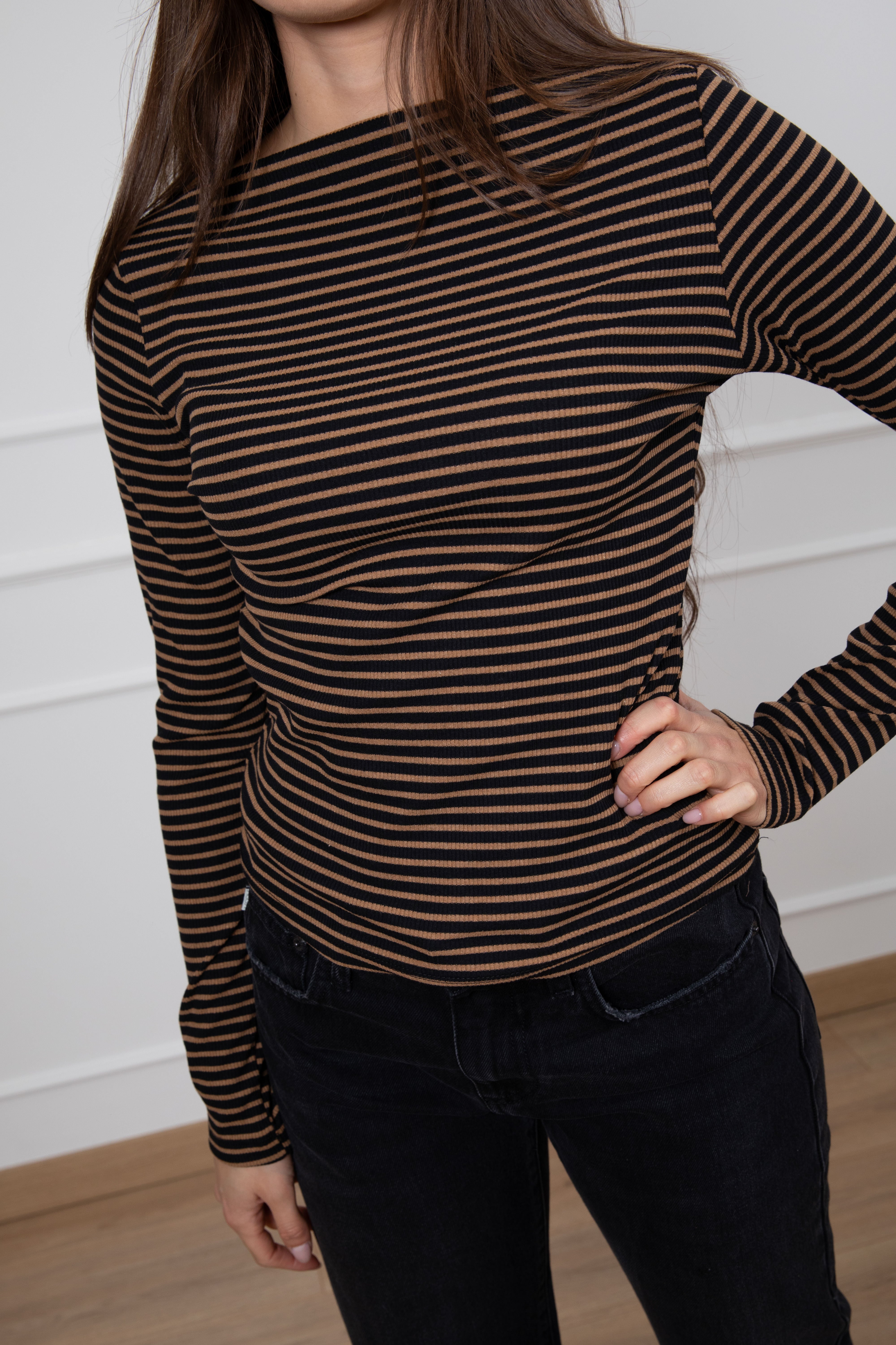 T-shirt a costine scollo a barchetta Susy Mix