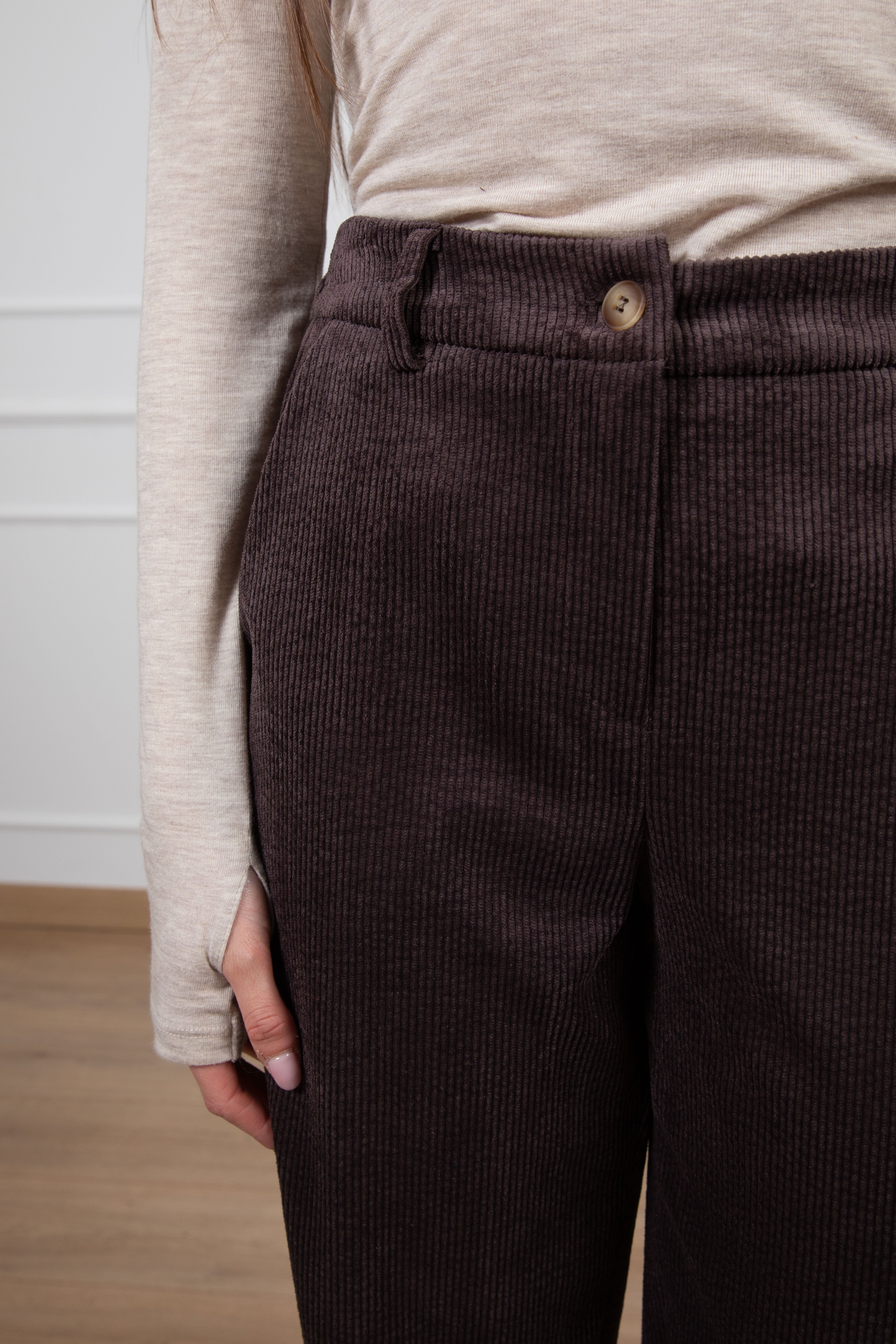 Pantalone carrot-fit con elastico sul retro in velluto rocciatore Tensione IN