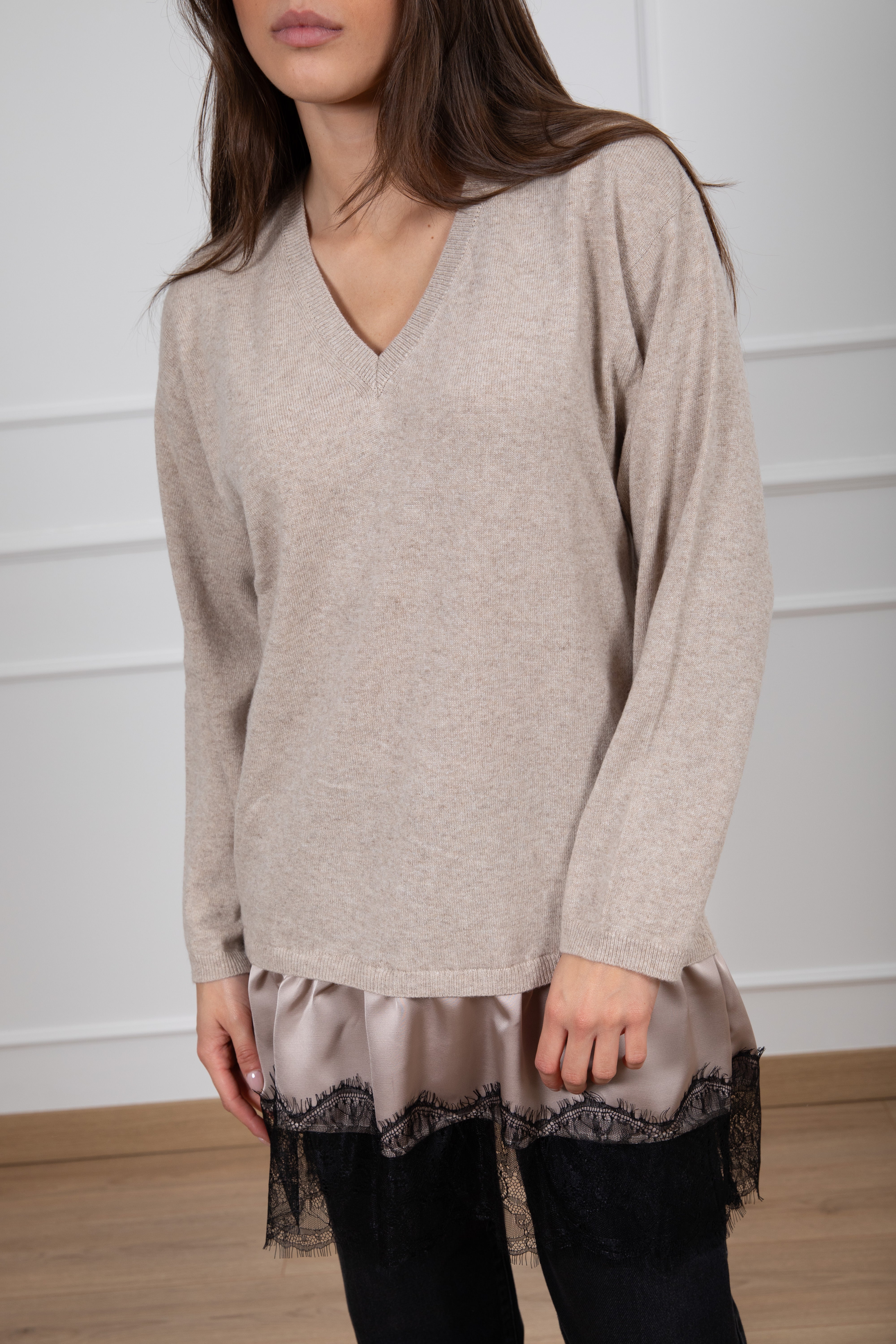 Maxi-maglia scollo a "V" con inserto lingerie Vicolo