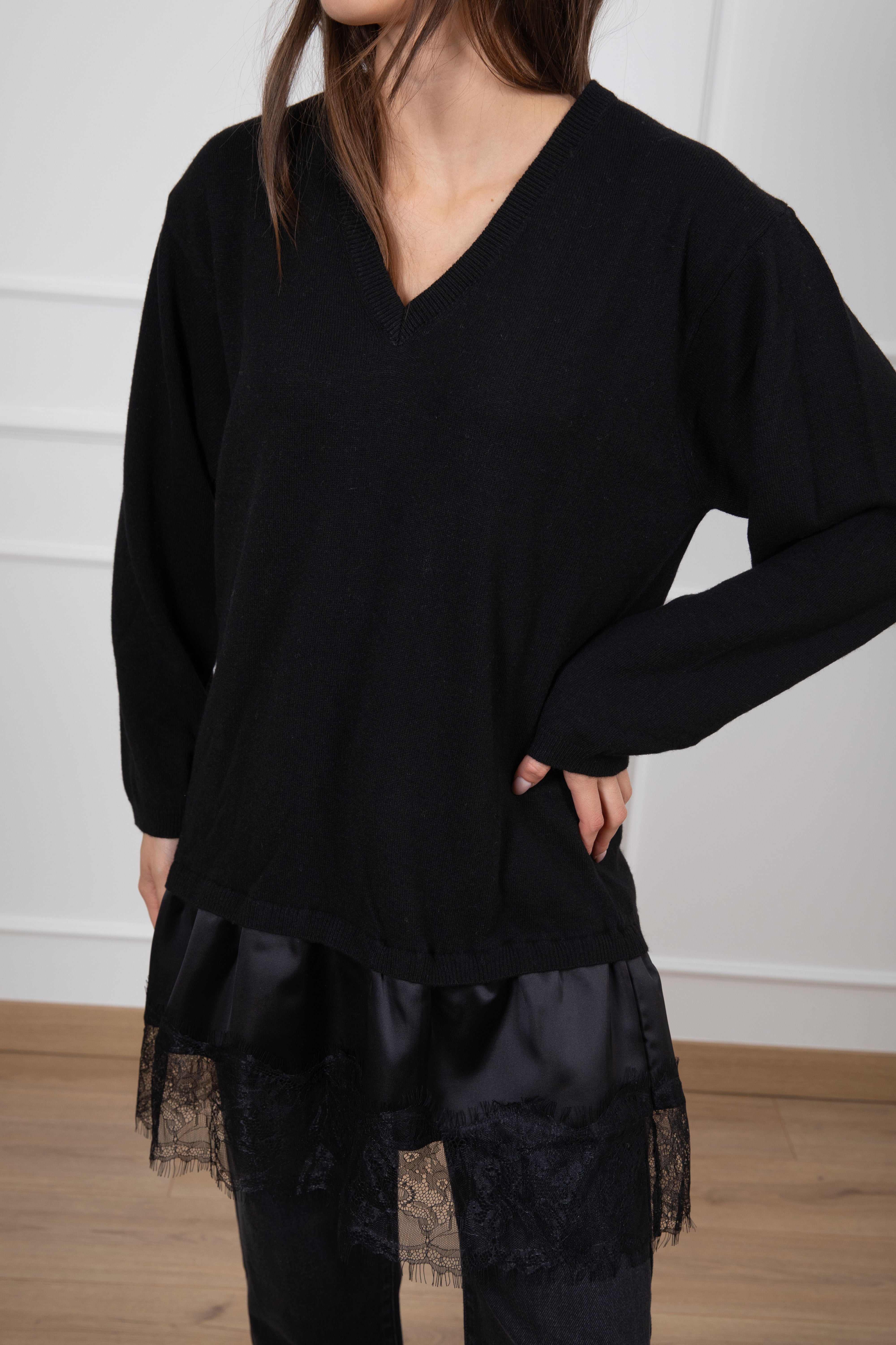 Maxi-maglia scollo a "V" con inserto lingerie Vicolo