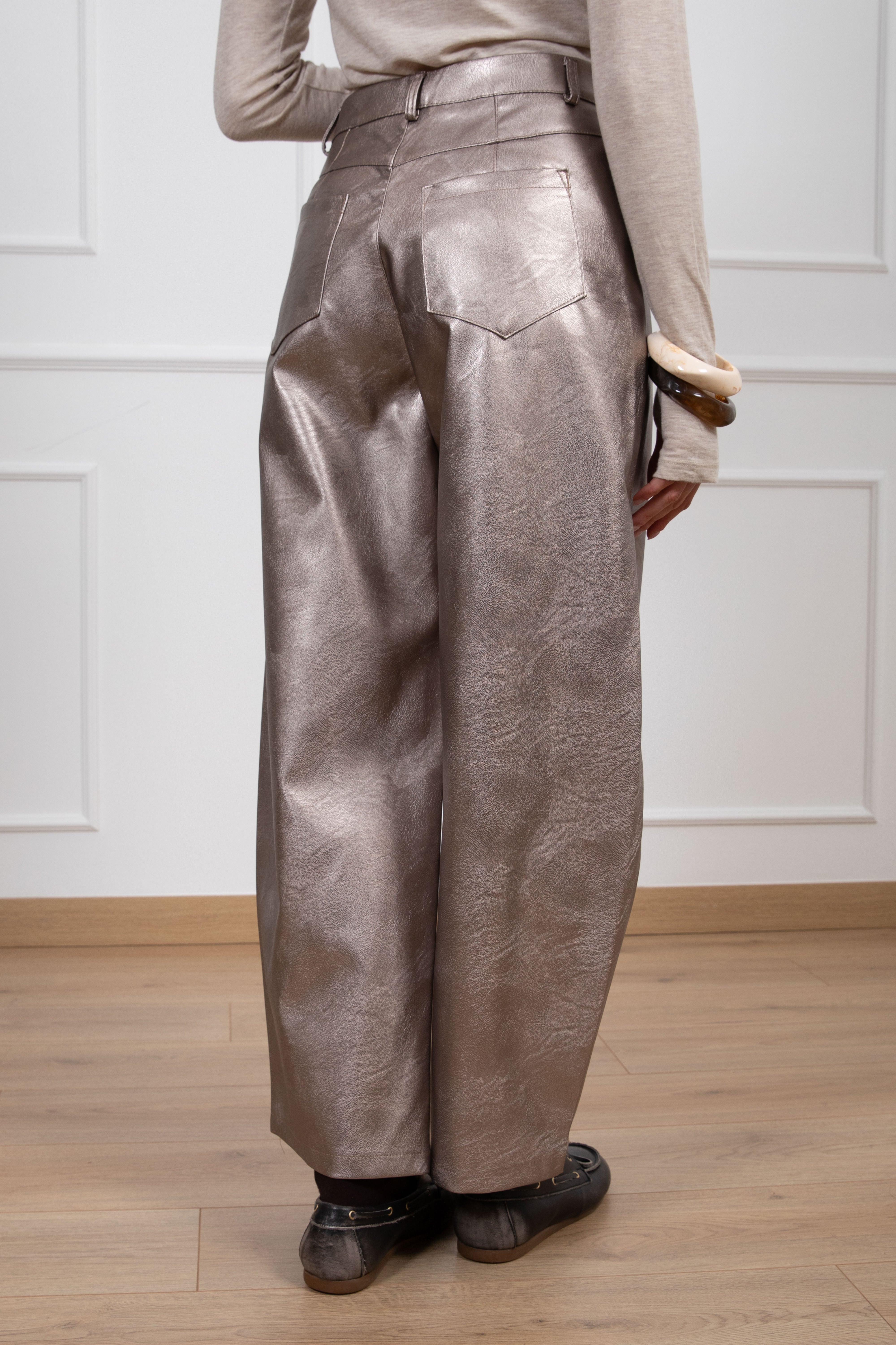 Pantalone barrel in eco-pelle spalmata ViCOLO