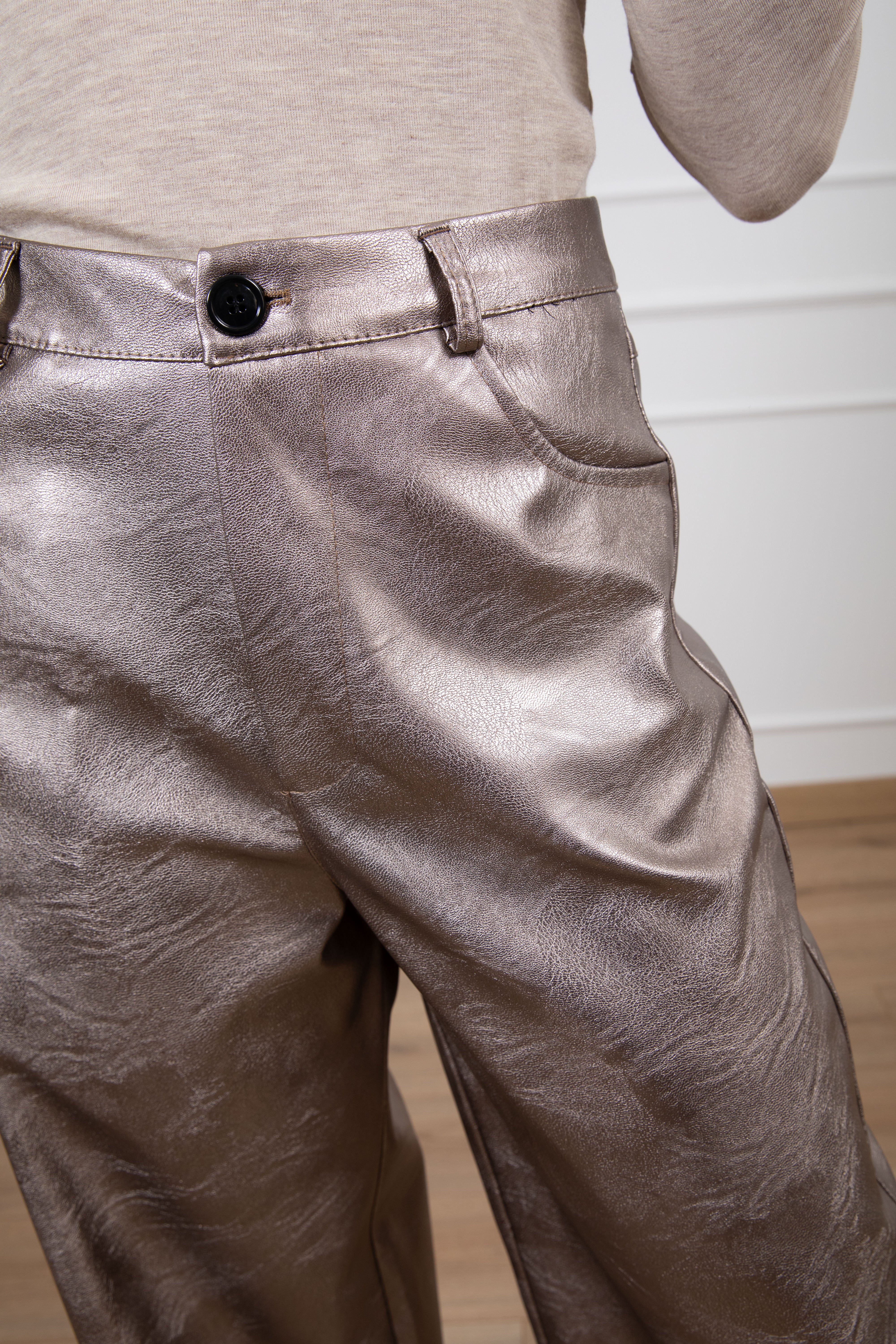 Pantalone barrel in eco-pelle spalmata ViCOLO