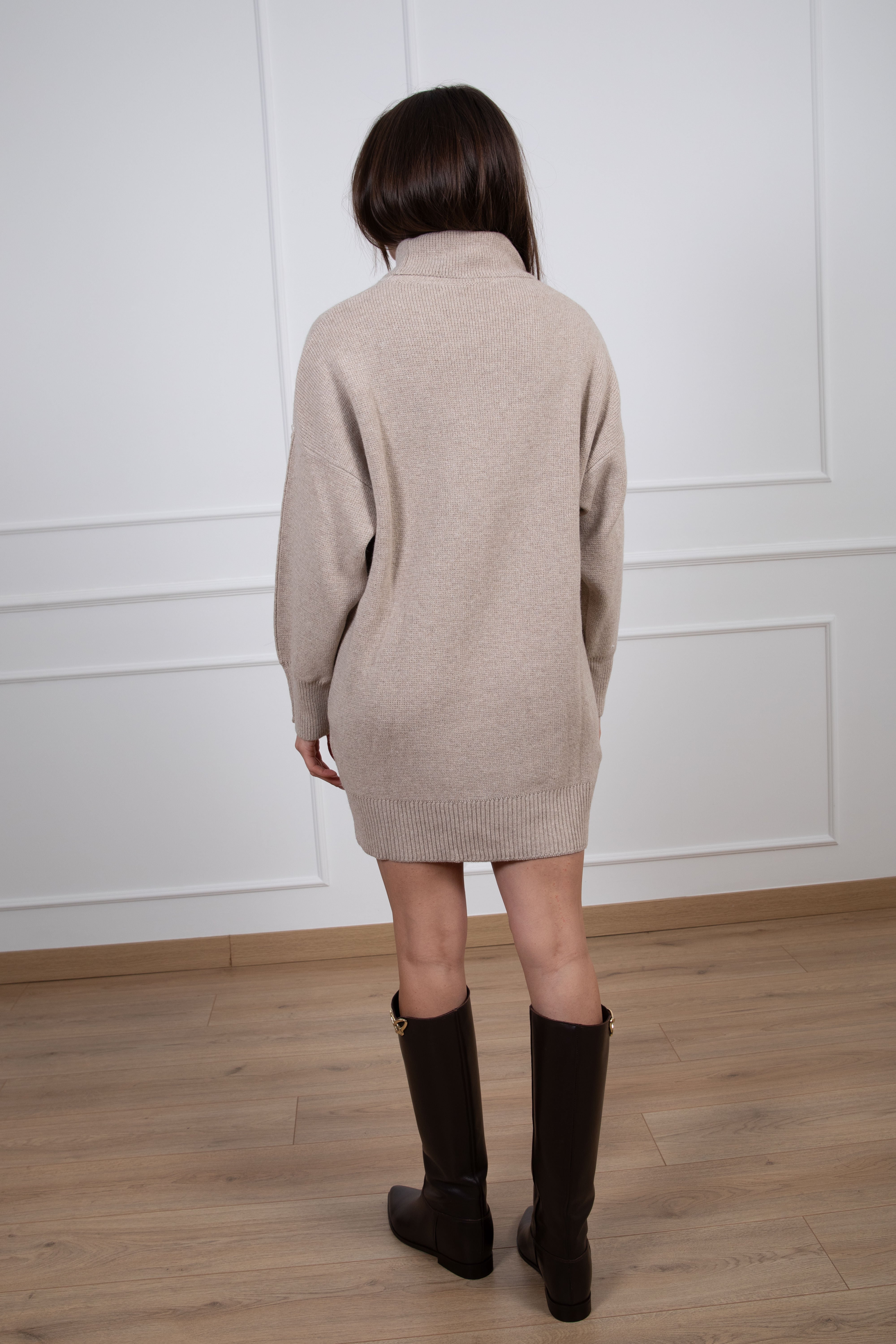 Mini-abito in maglia con collo a ciambella ViCOLO