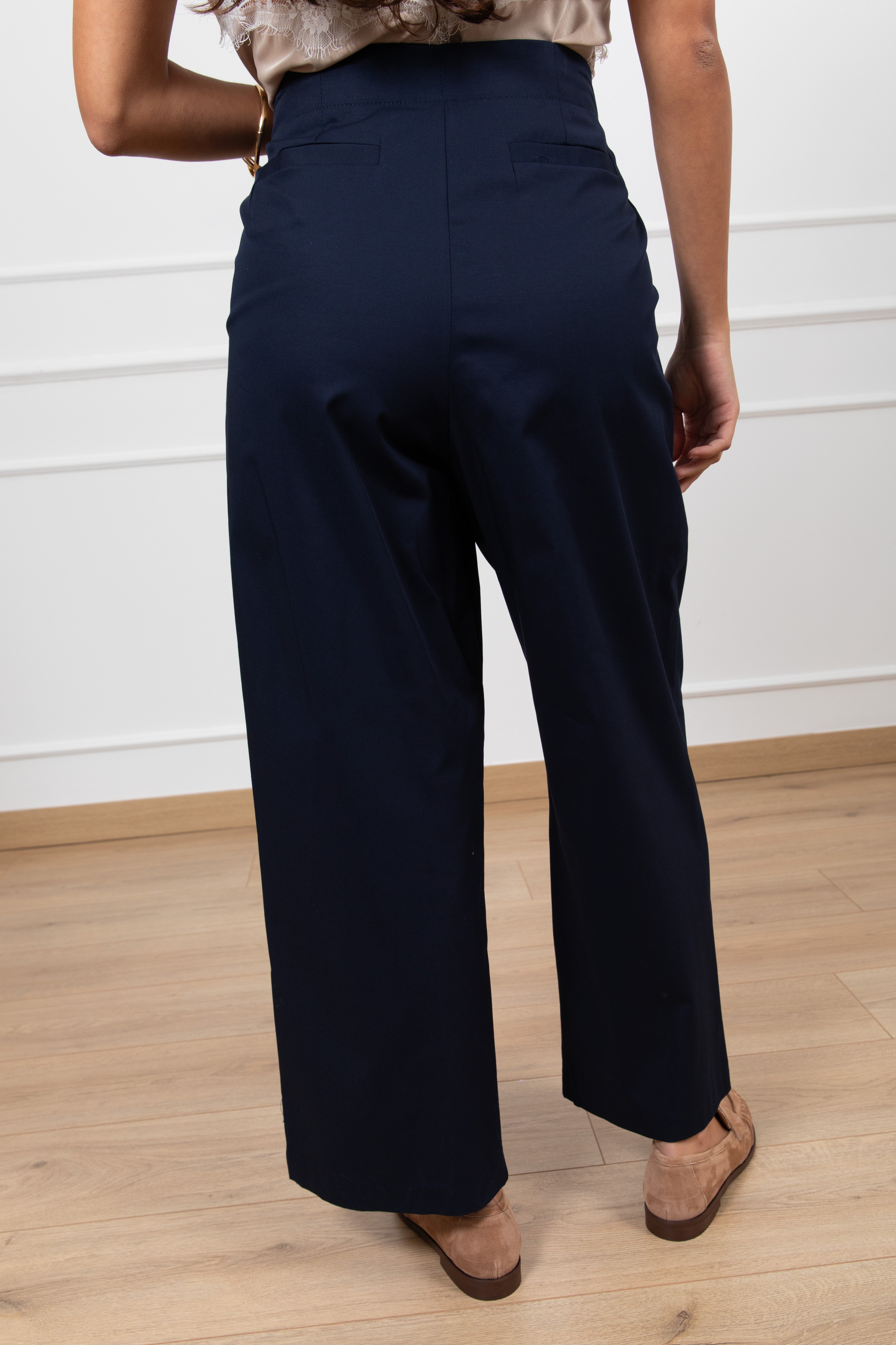 Pantalone in cotone con pinces Tensione IN