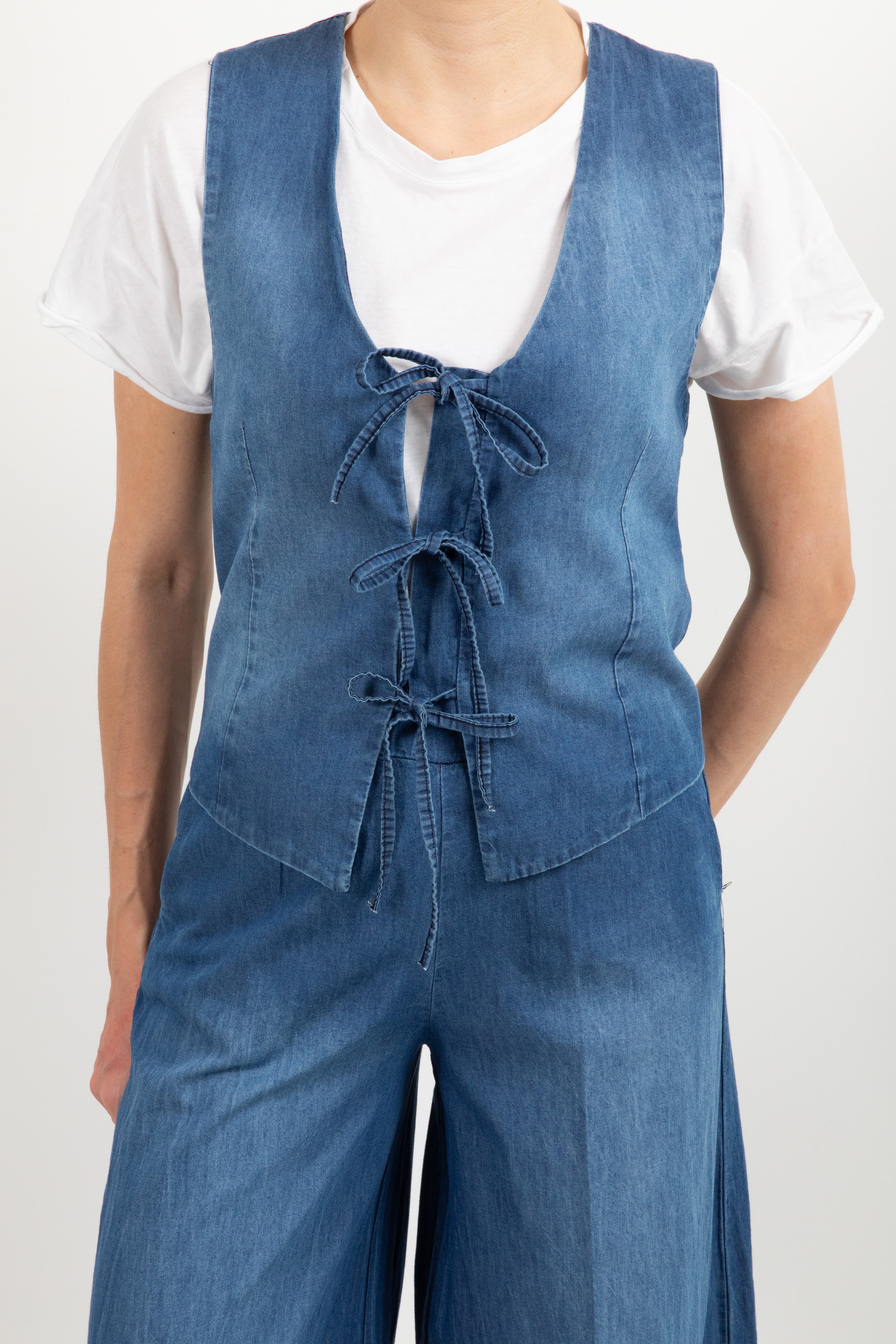 Gilet in chambrix con fiocchi Susy Mix