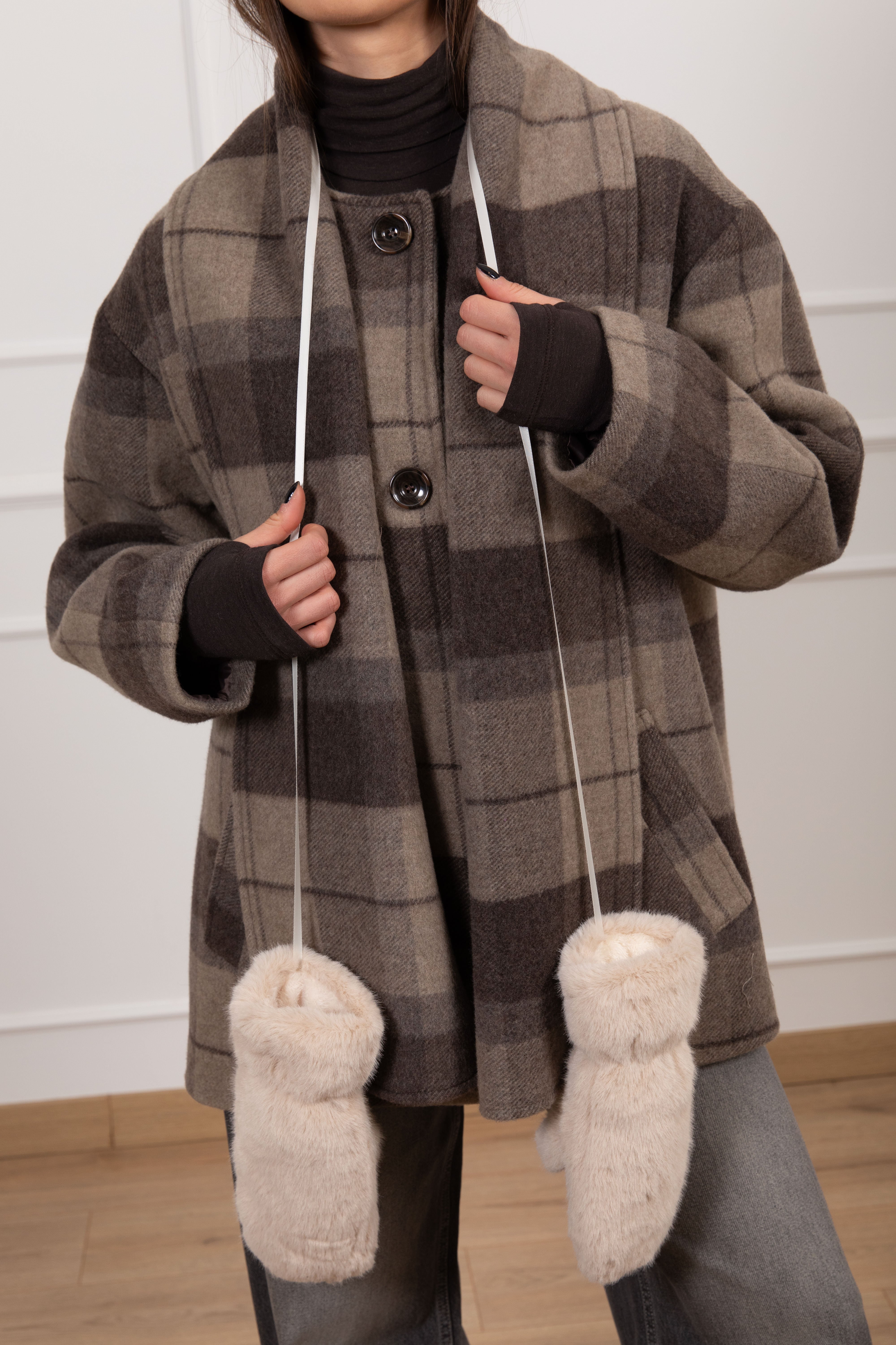 Cappotto a quadri con sciarpa inclusa e guanti Tensione IN