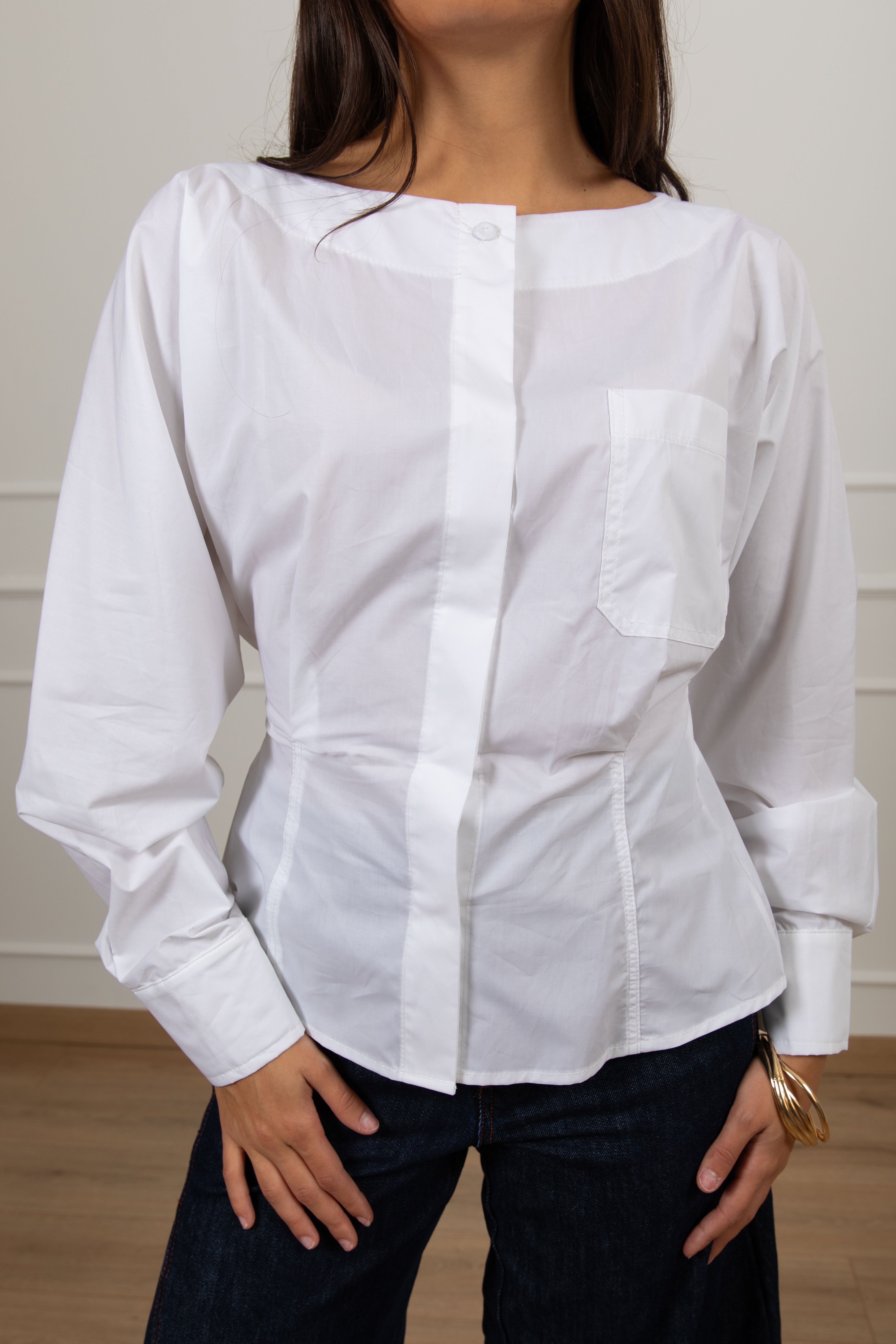 Camicia scollo a barchetta con riprese Tensione IN