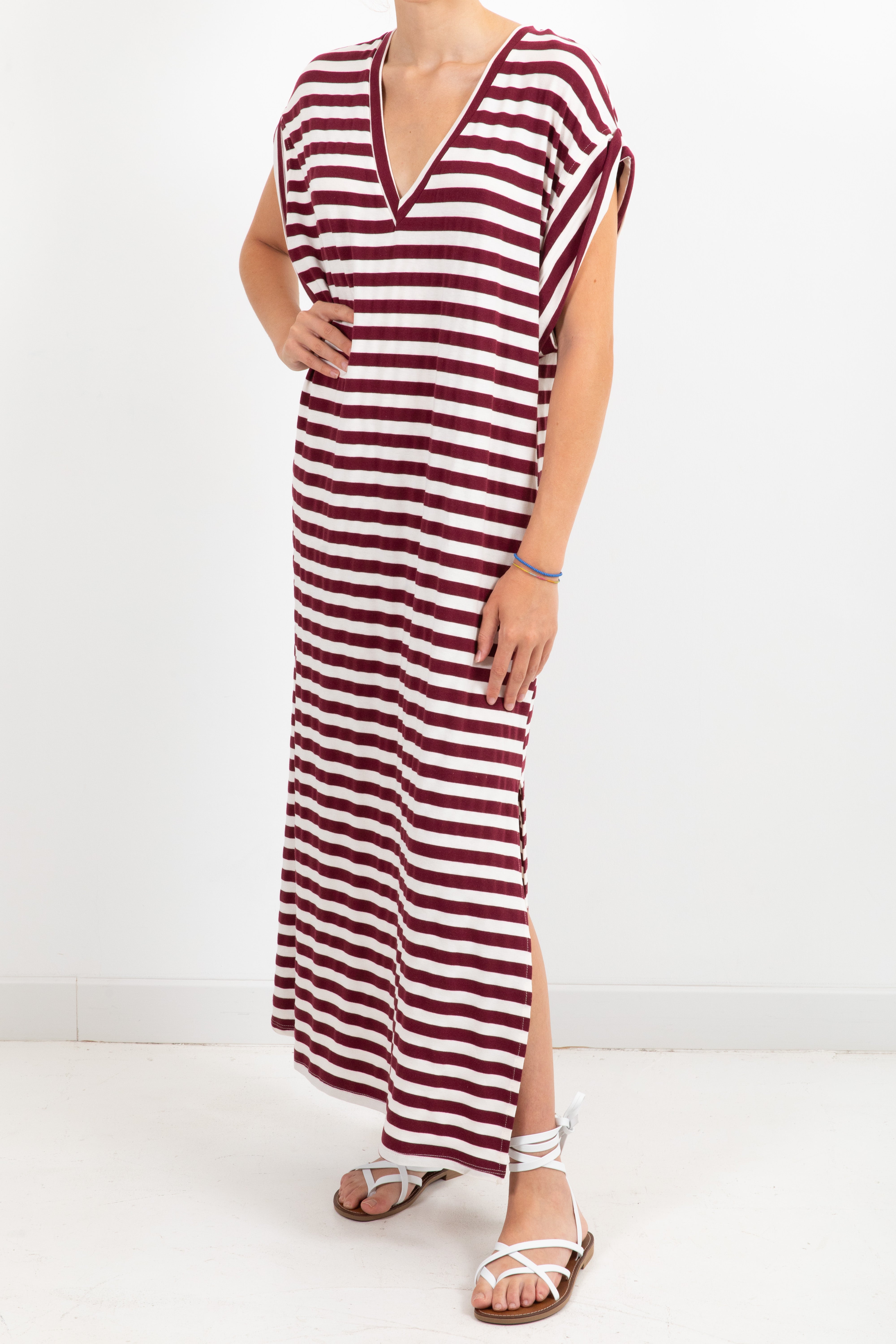 Abito t-shirt a righe con scollo a "V" Tensione IN