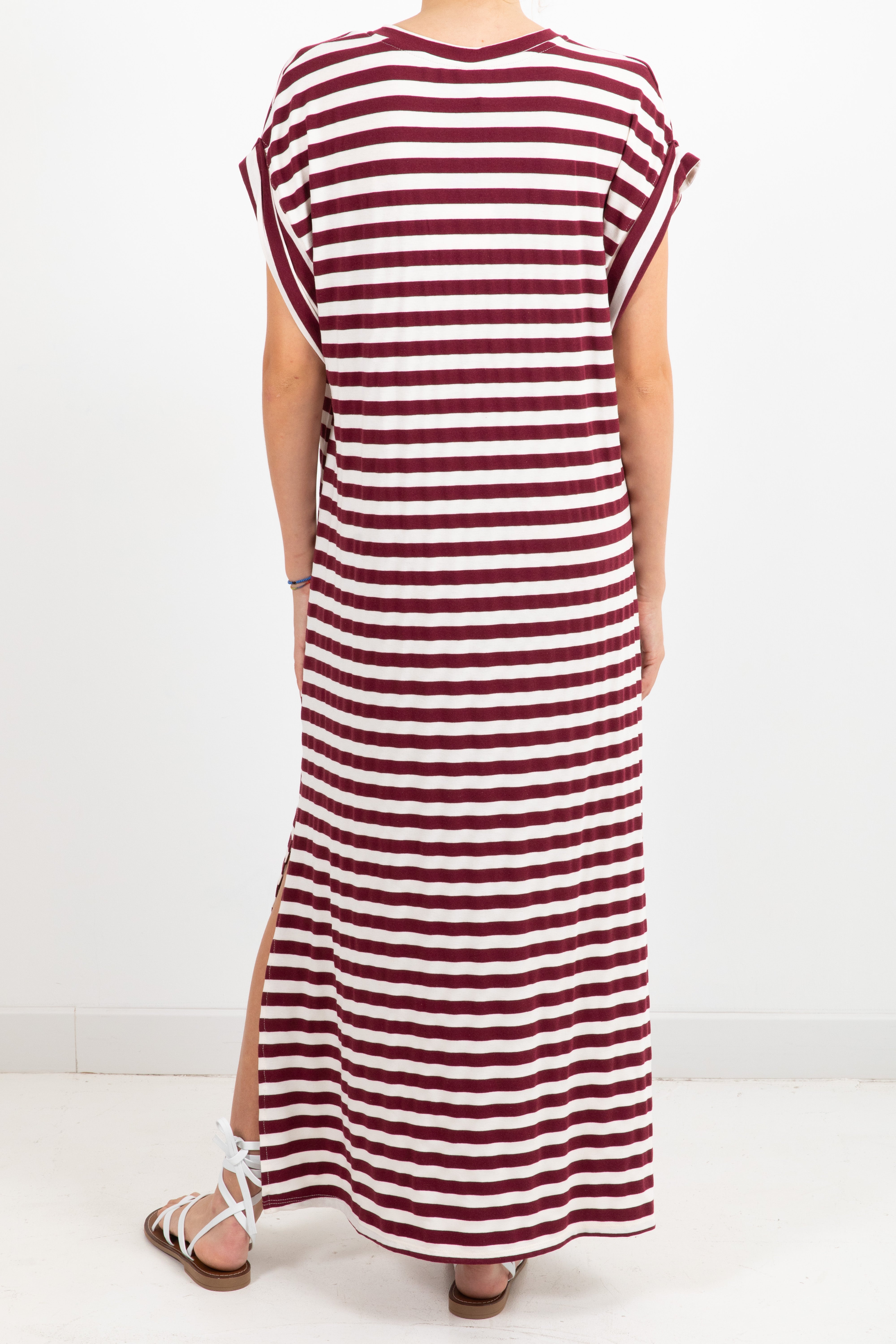 Abito t-shirt a righe con scollo a "V" Tensione IN