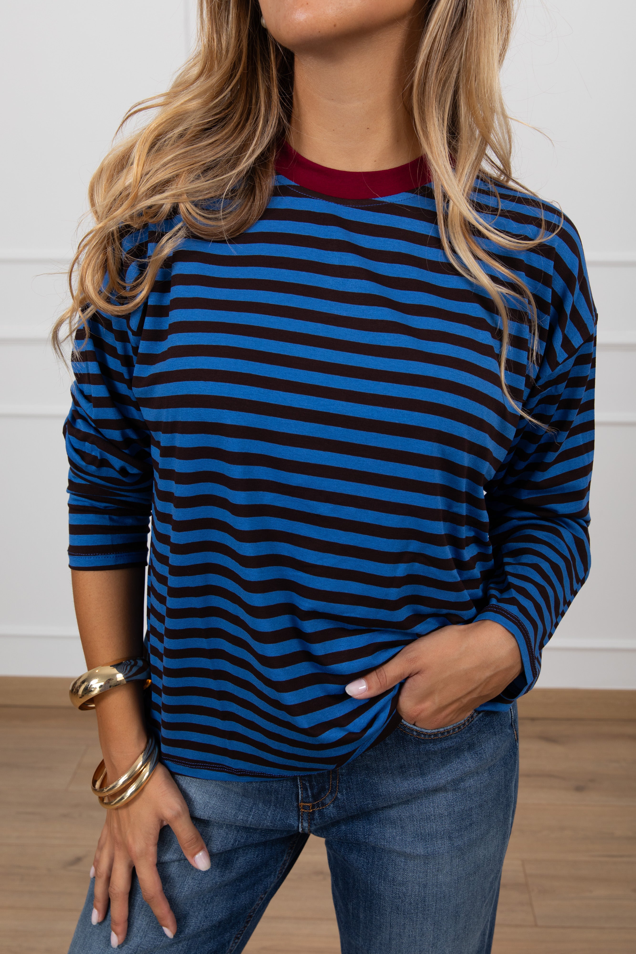 T-shirt scatoletta a righe con collo a contrasto Haveone