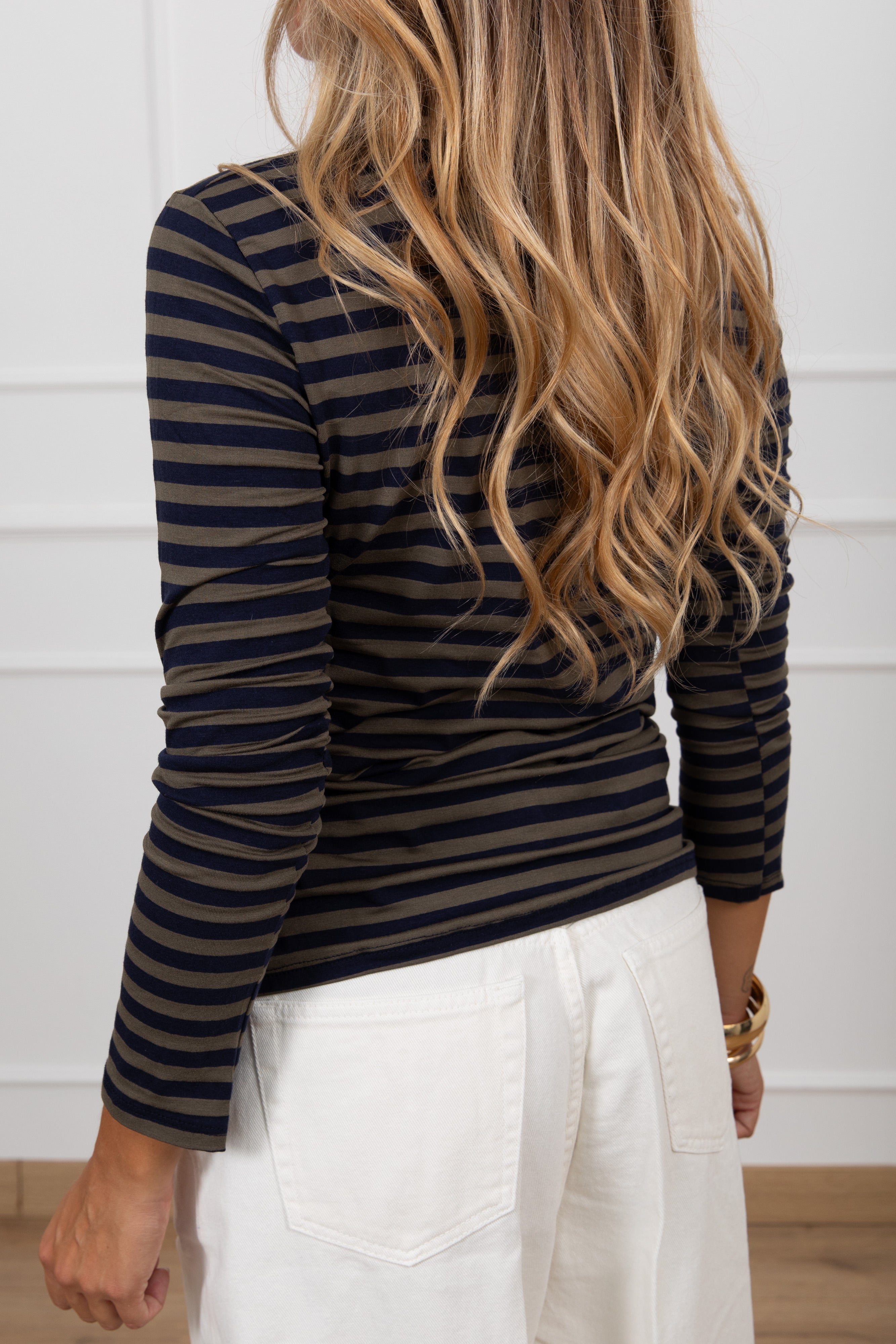 T-shirt serafino a righe con collo a contrasto Haveone