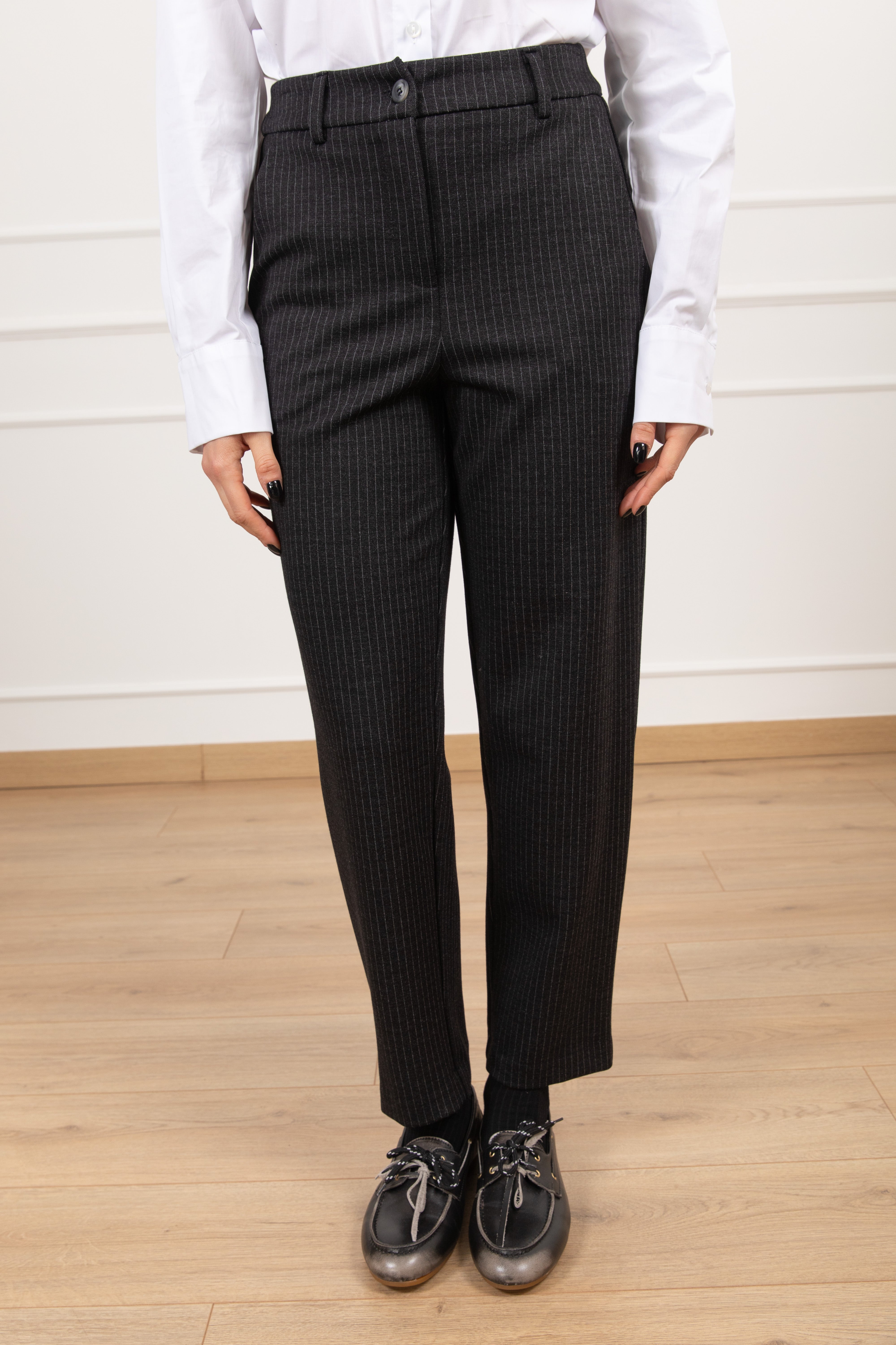 Pantalone carrot-fit punto milano gessato antracite con elastico sul retro Tensione IN