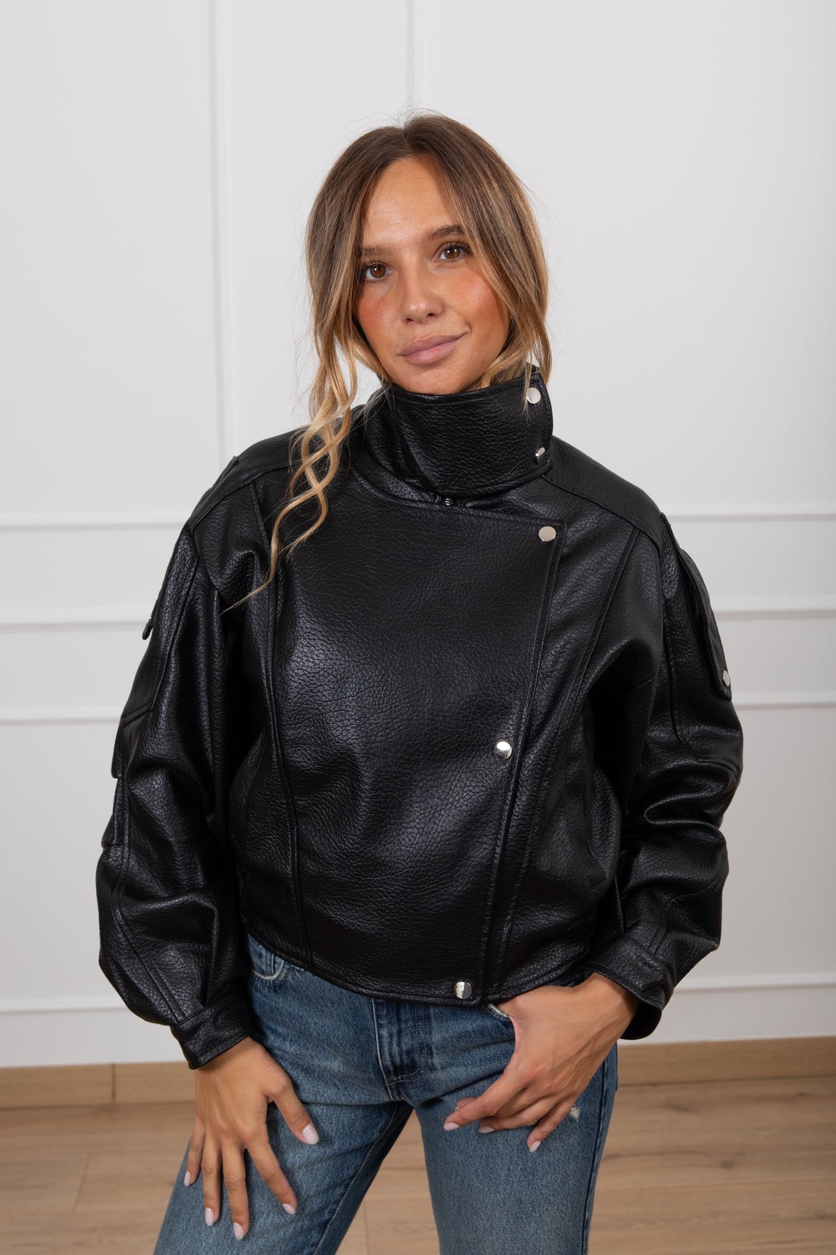 Bomber in eco-pelle martellata variante nero Susy Mix
