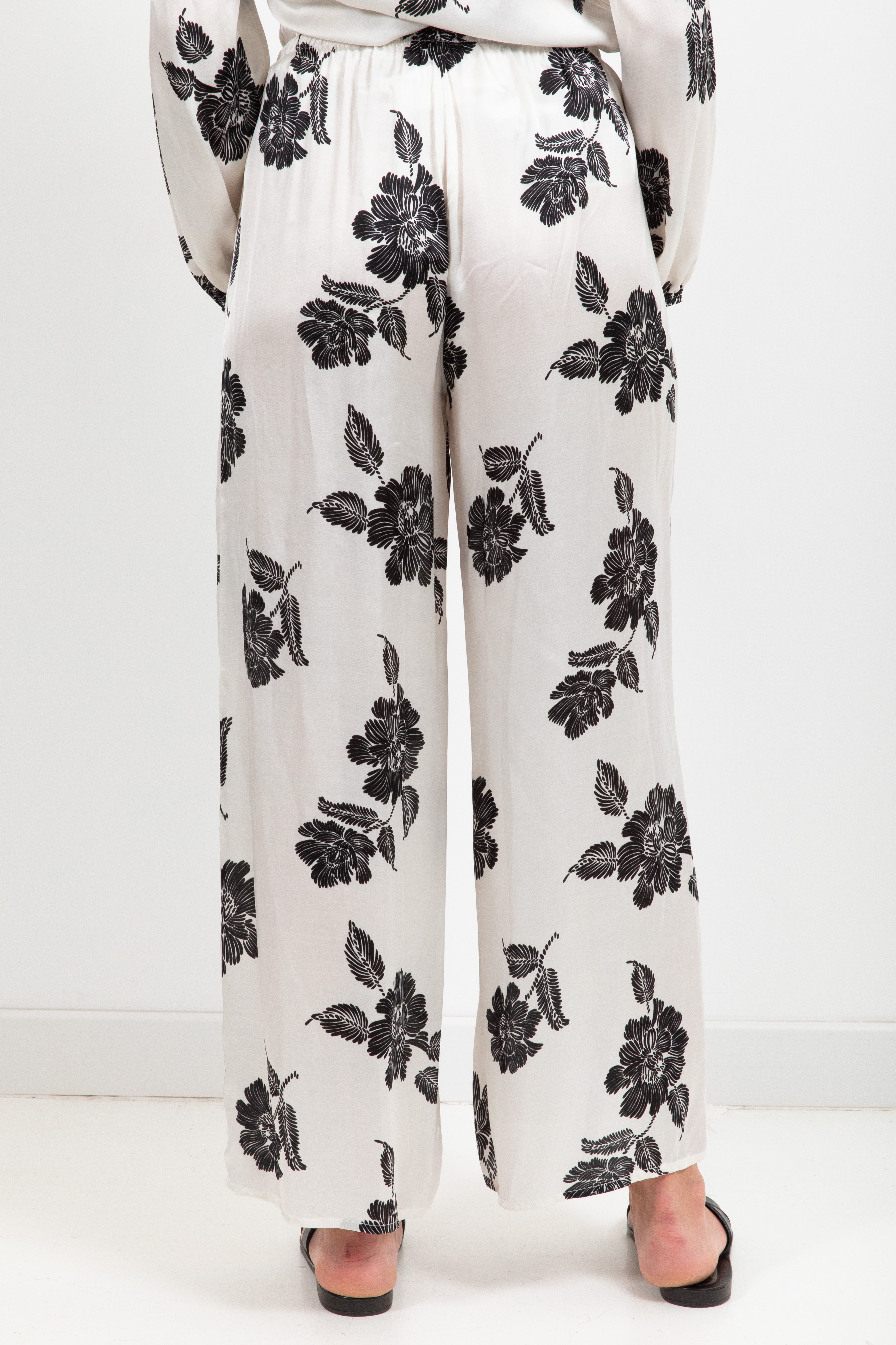 Coordinato camicia e pantalone in viscosa fantasia flowers nera Susy Mix