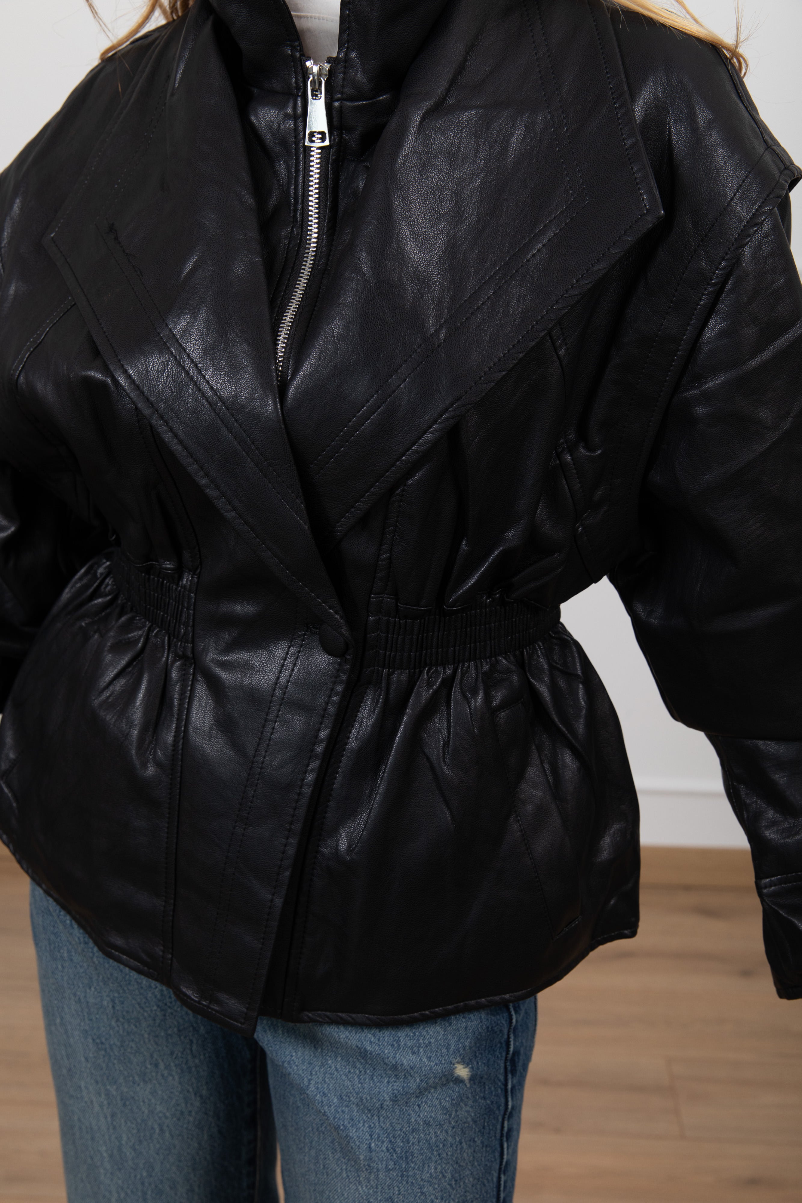 Giacca in eco-pelle con elastico in vita variante nero Susy Mix