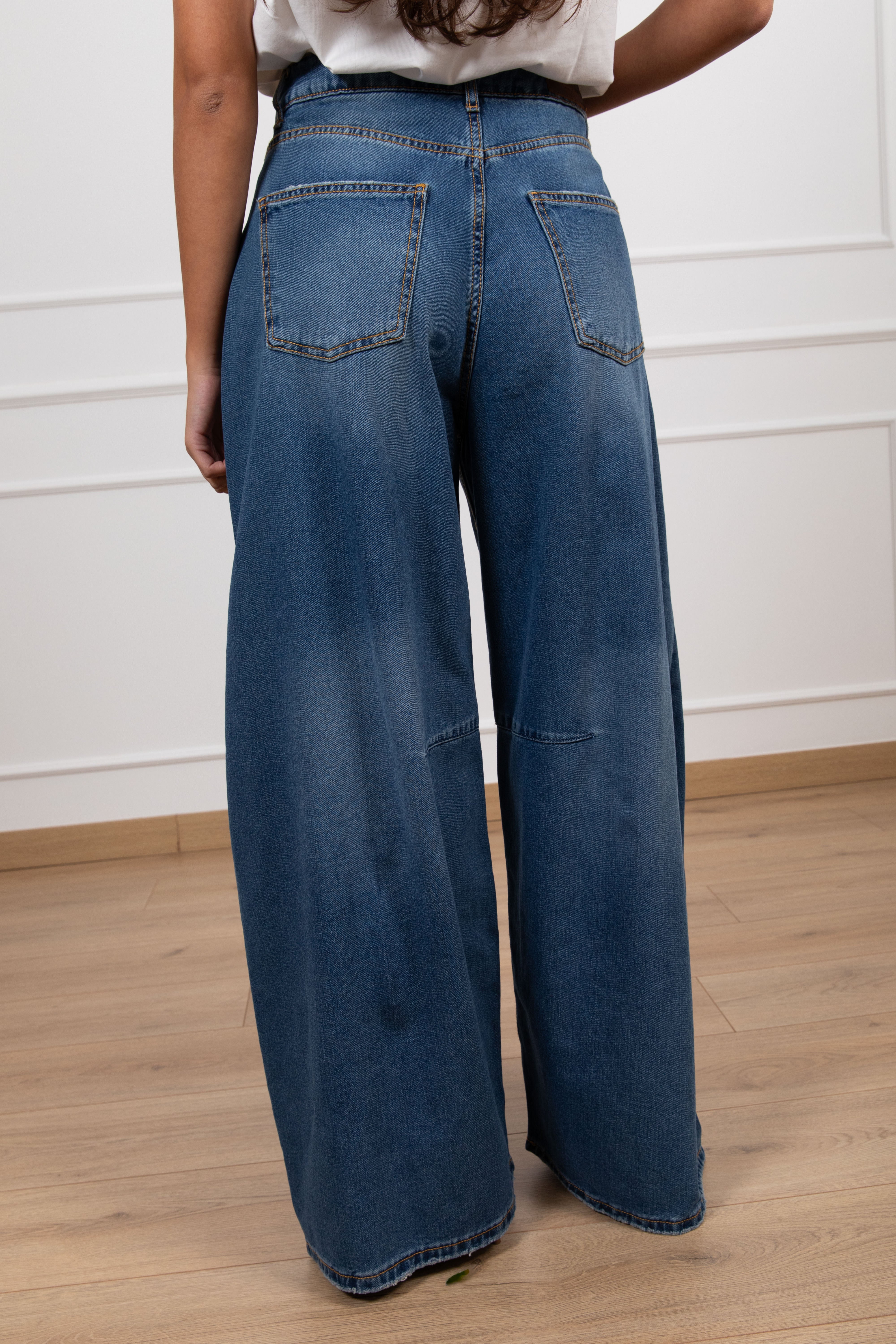 Jeans Louvre barrel-fit lavaggio medio Tensione IN
