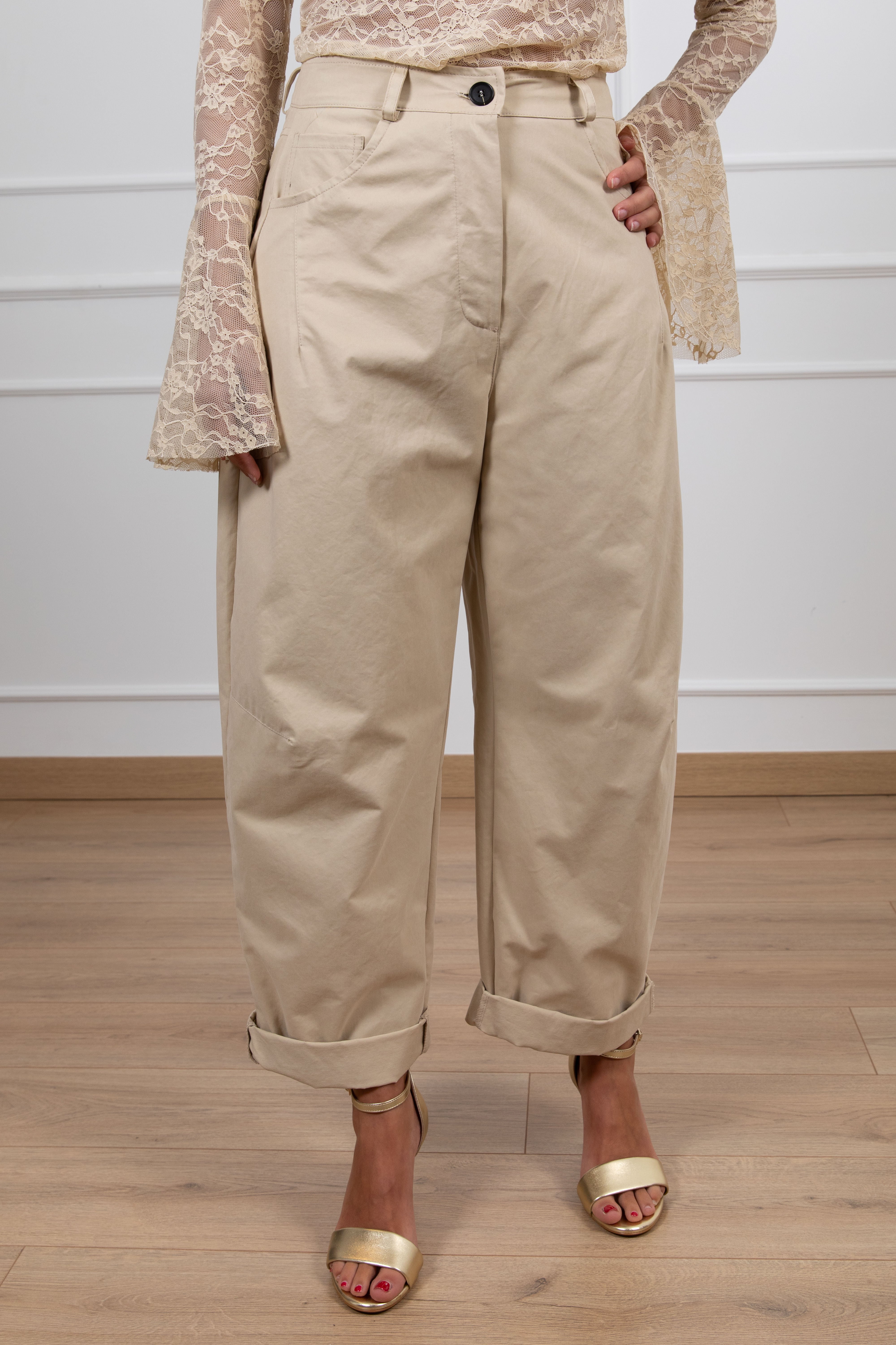 Pantalone barrel-fit in gabardina leggera ViCOLO