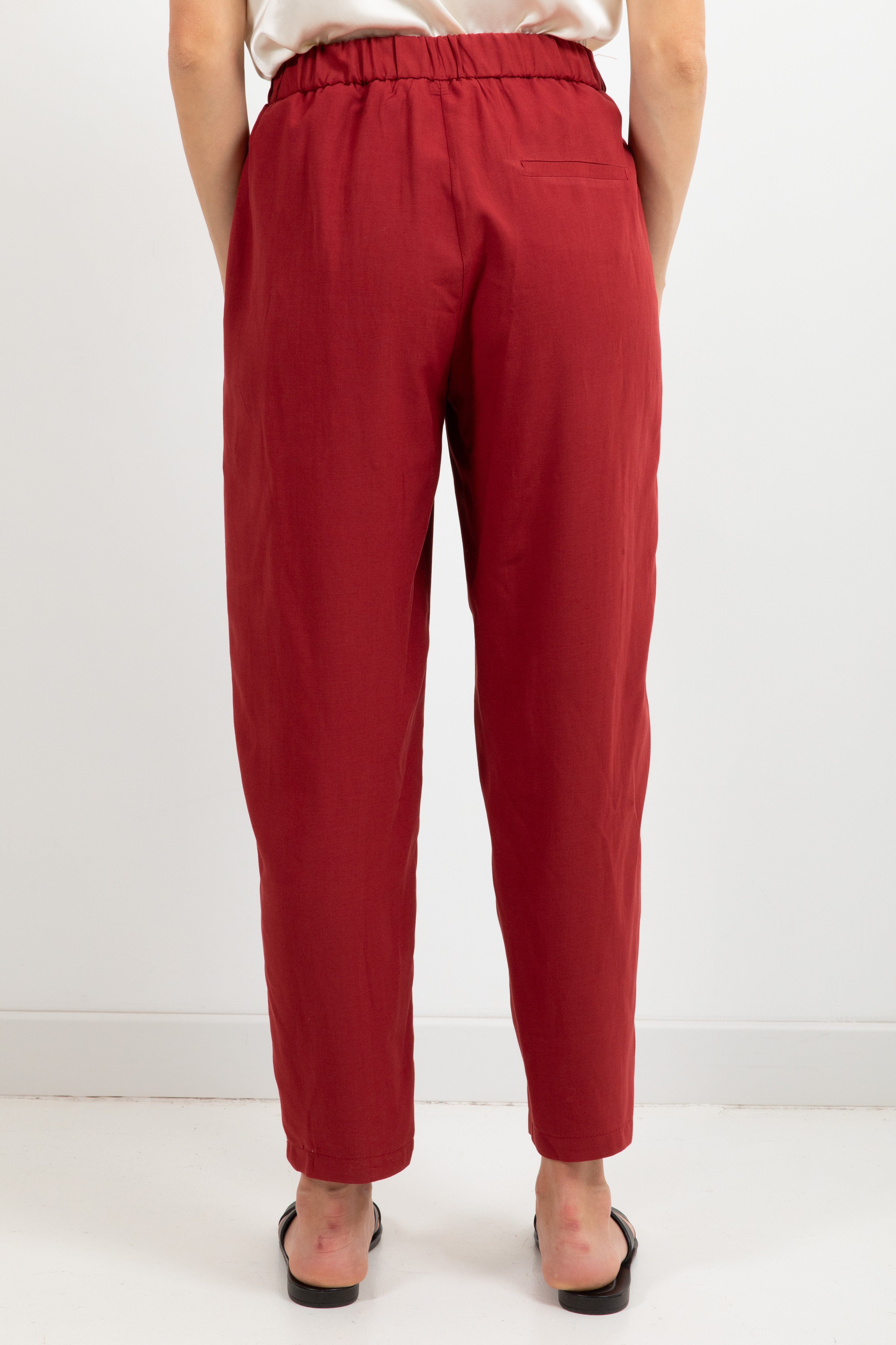 Pantalone carrot-fit in lino e viscosa ViCOLO