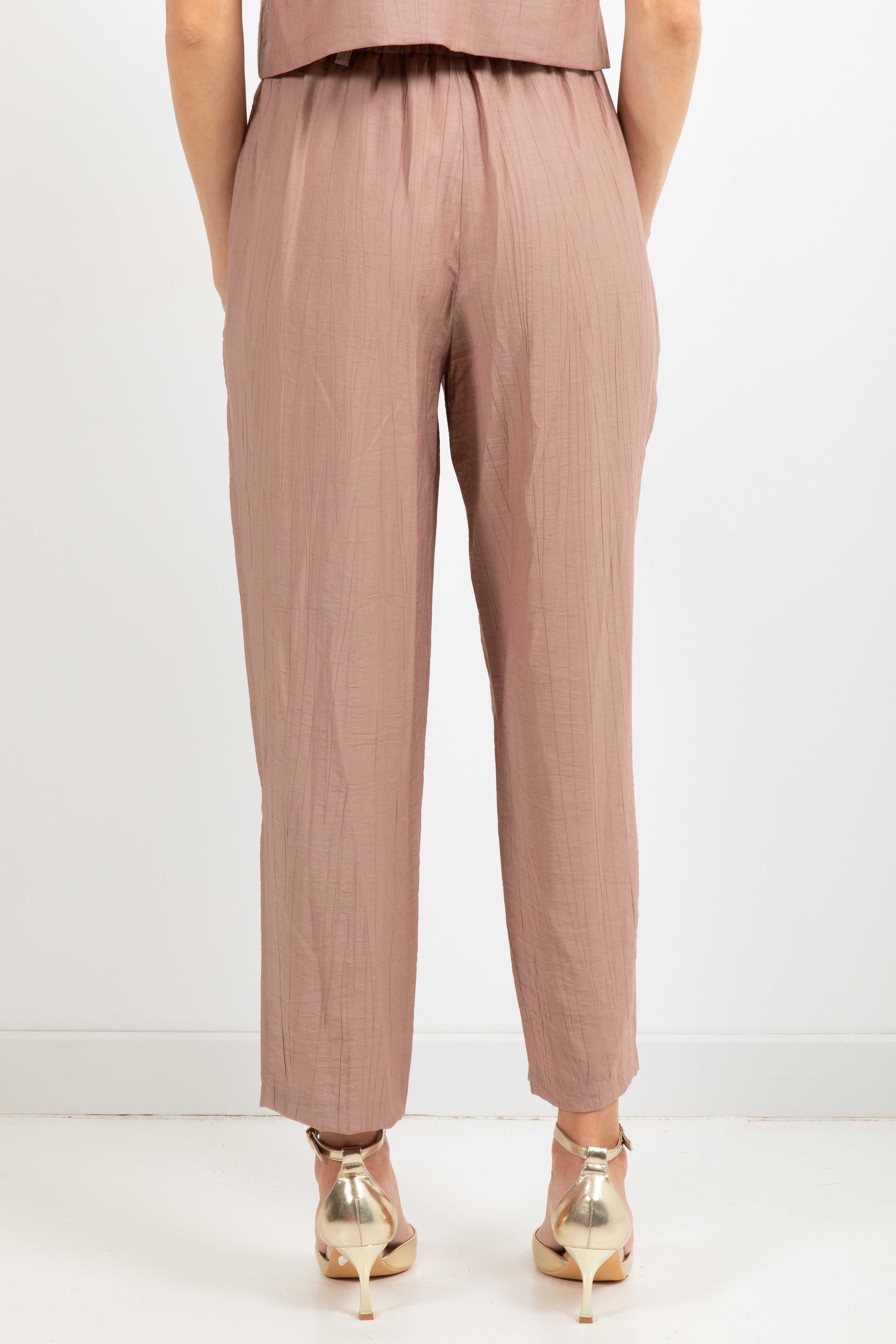Pantalone in viscosa goffrata carrot-fit Tensione IN