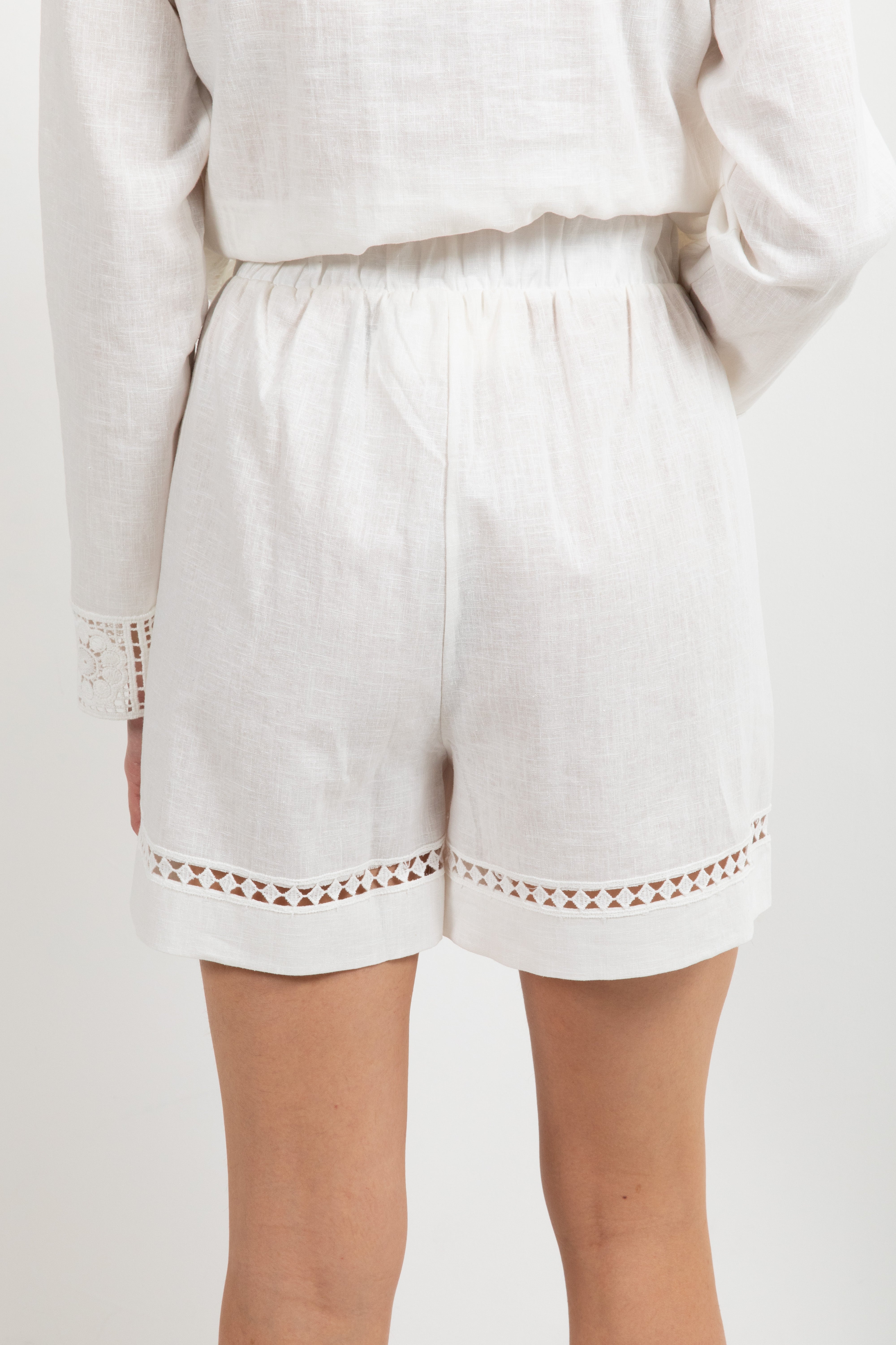 Shorts in lino con ricamo Tensione IN