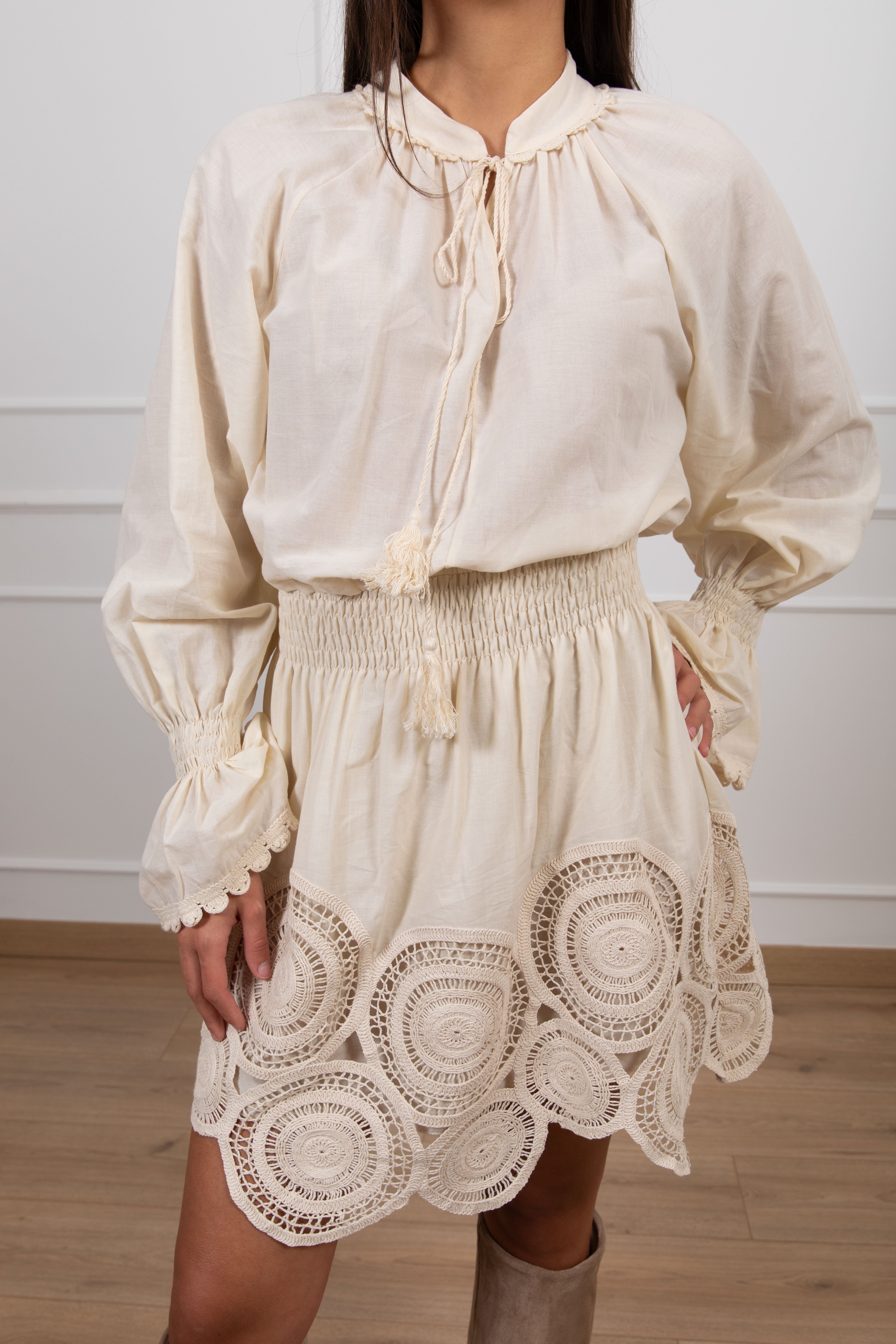 Abito in cotone con nappine e pizzo sul fondo Motel