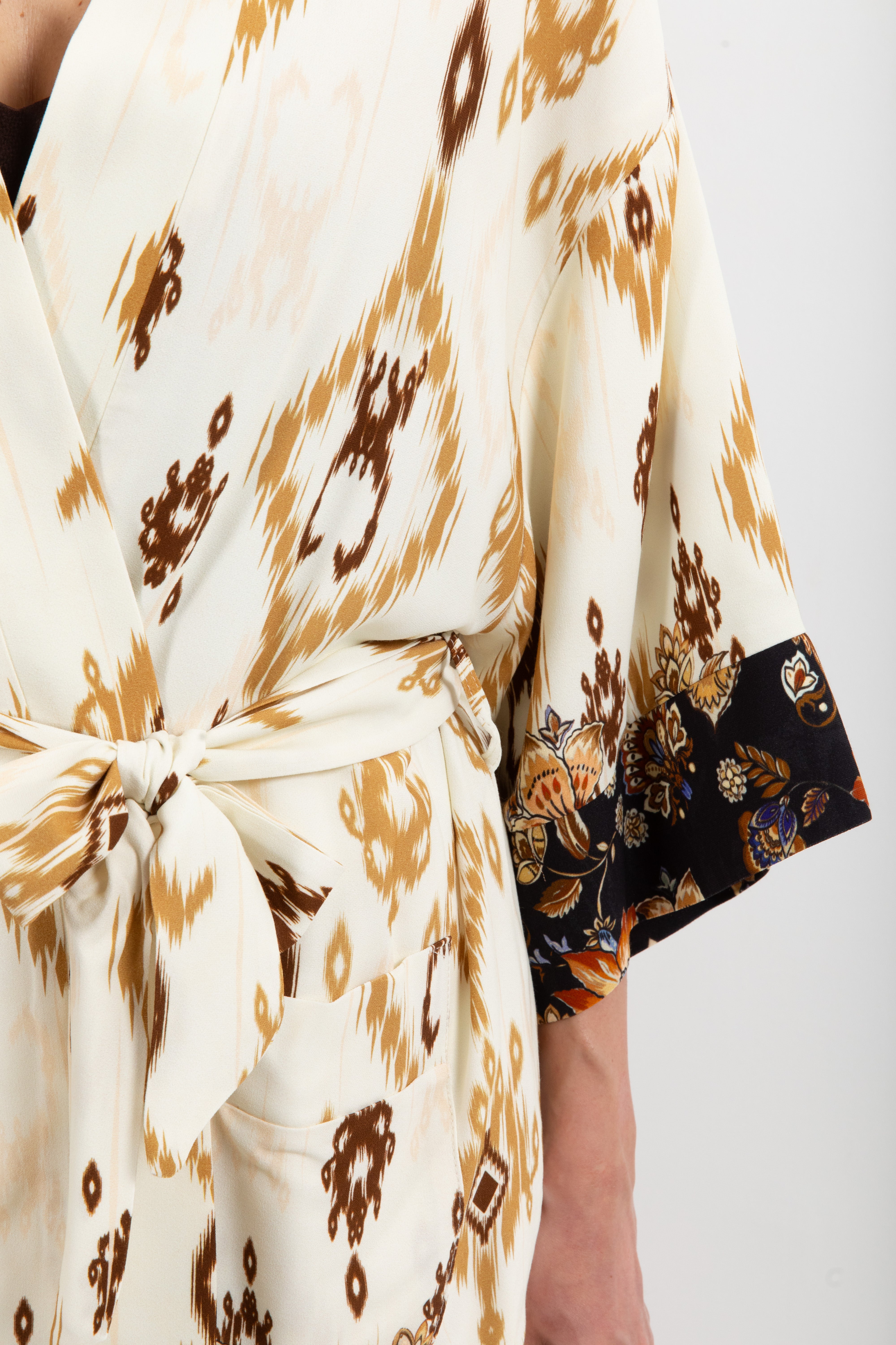 Kimono con frange fantasia ikat Dixie
