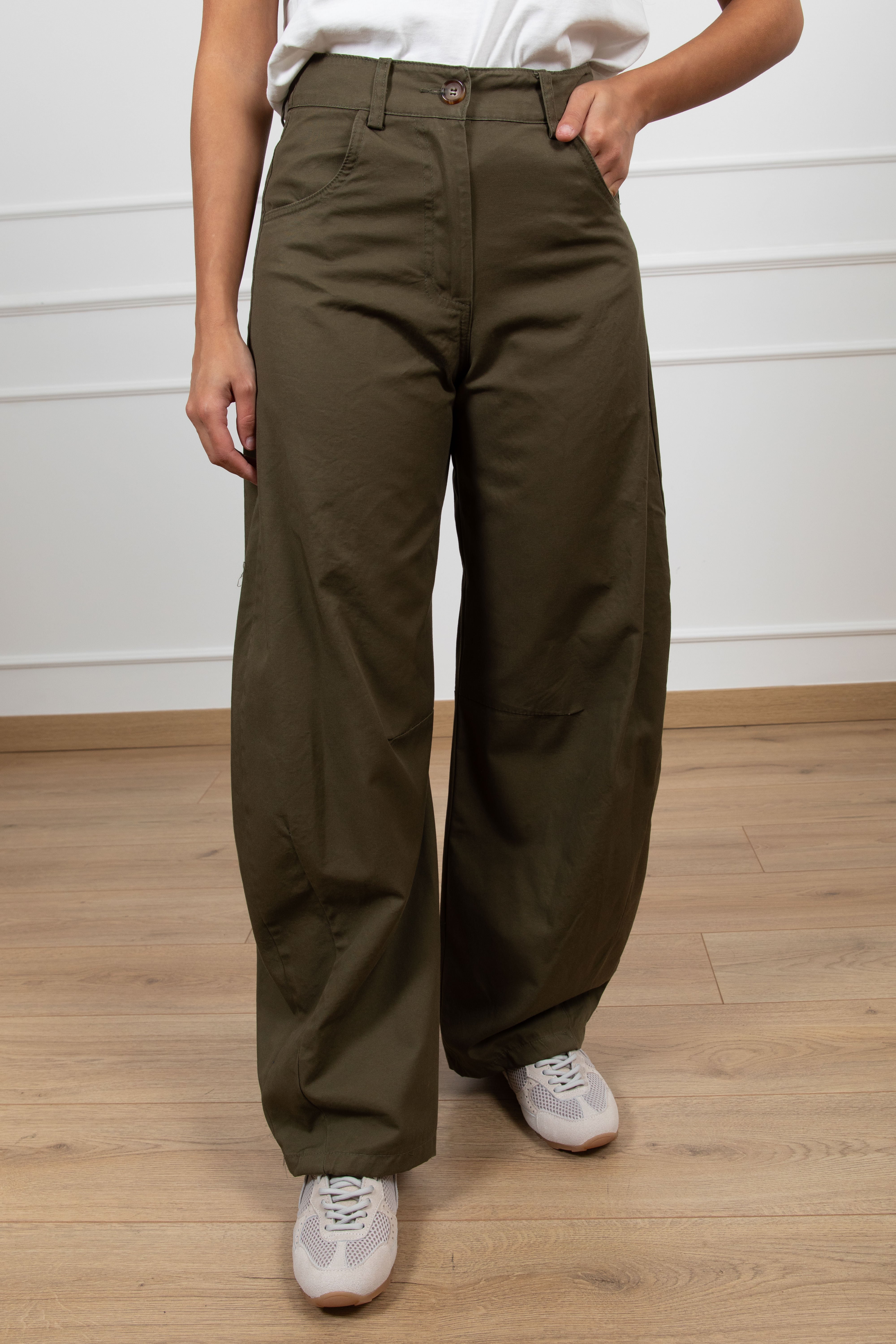 Pantalone barrel-fit con tasche in eco-pelle intrecciata Motel