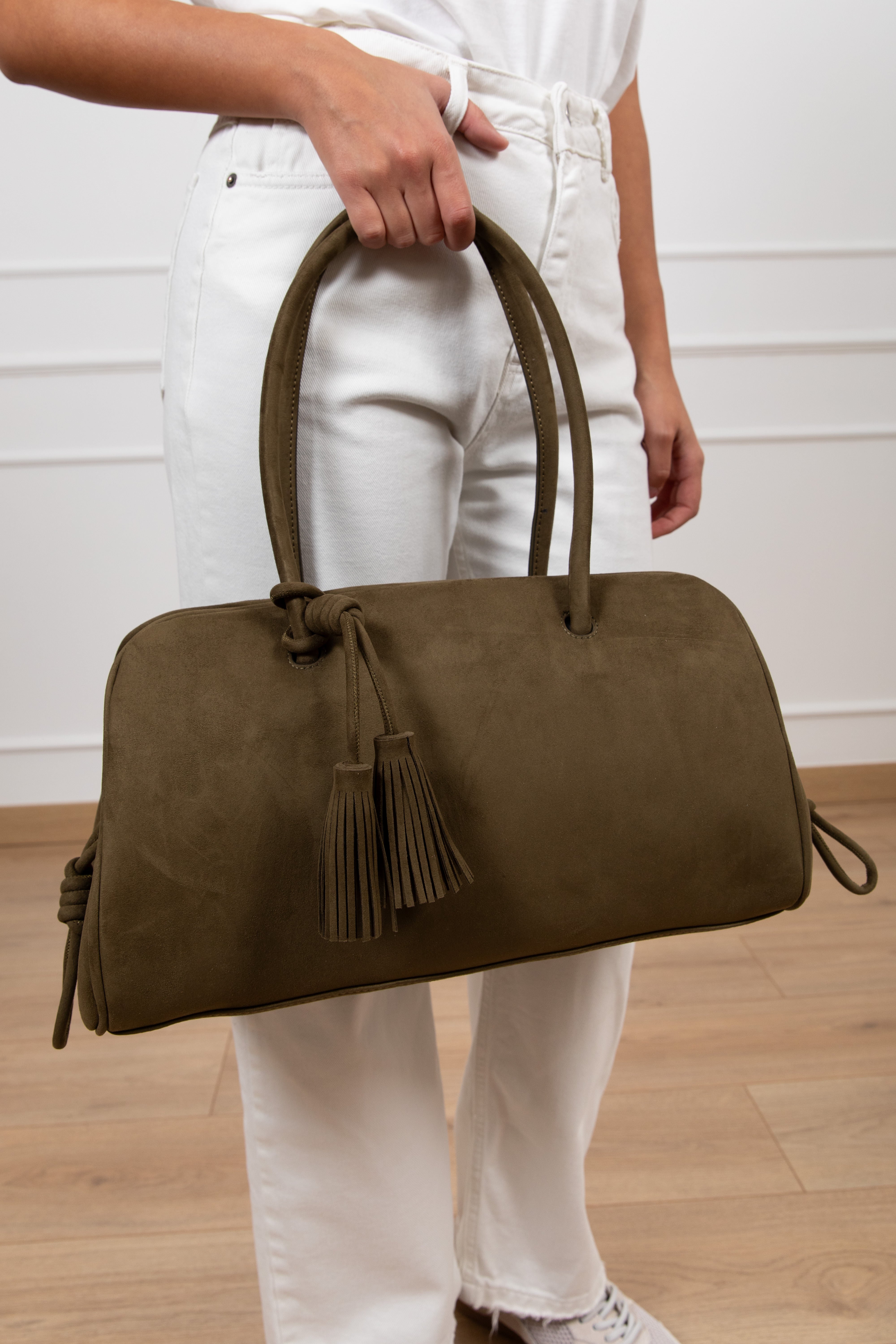 Borsa Clelia in eco-camoscio con nappine ViCOLO