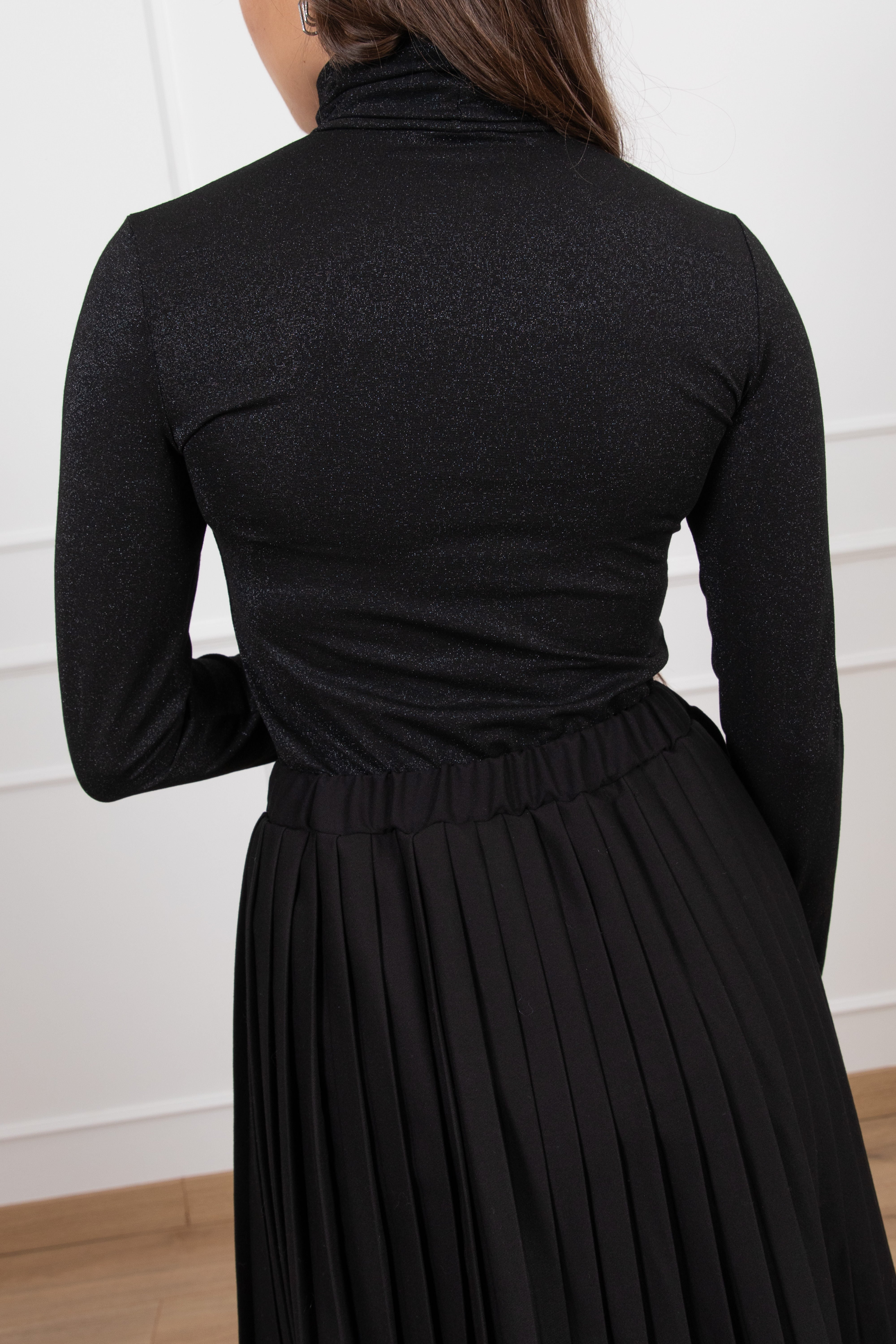 T-shirt in lurex collo alto con foro pollice Vicolo