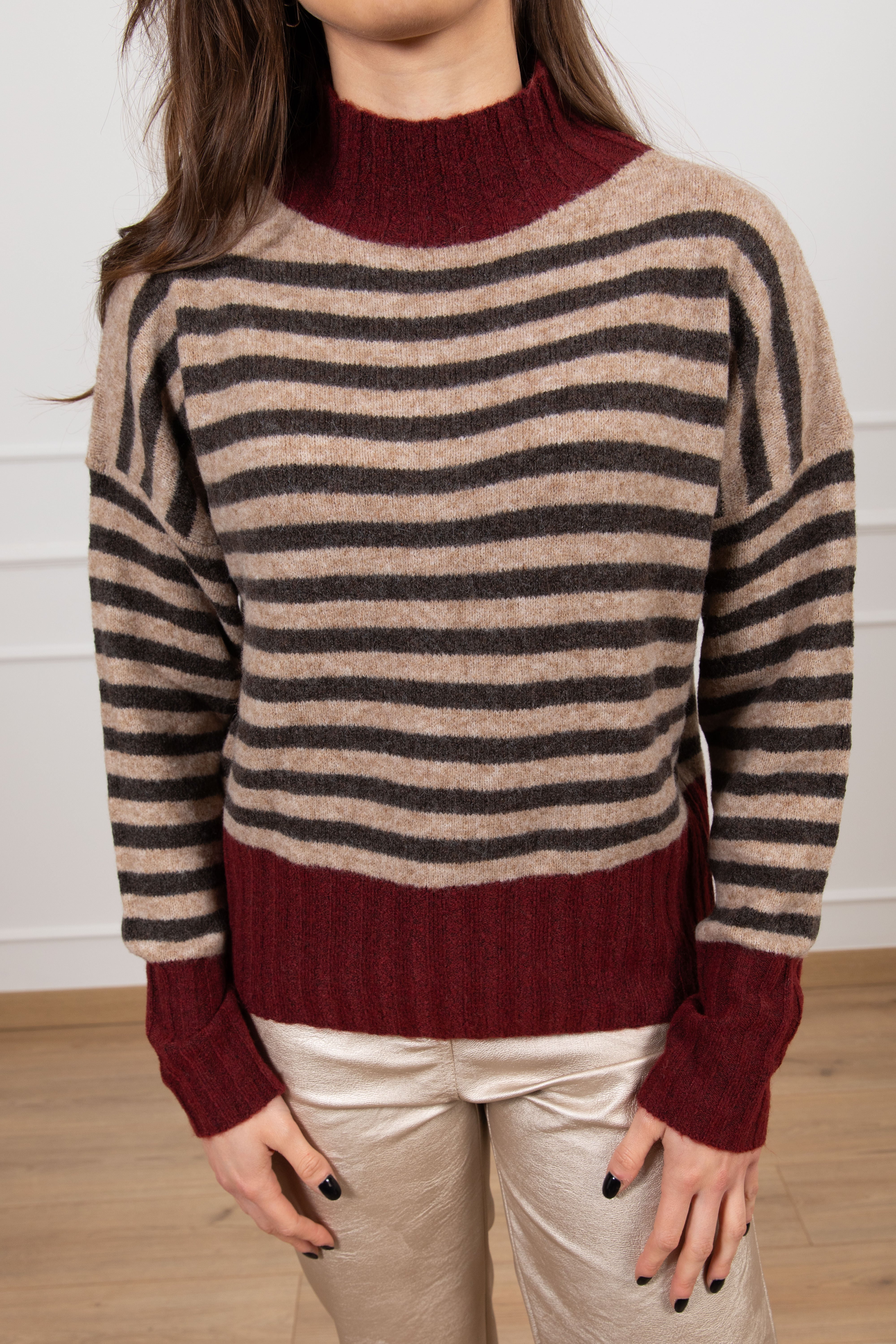 Pull collo alto a righe con bordo a contrasto Susy Mix